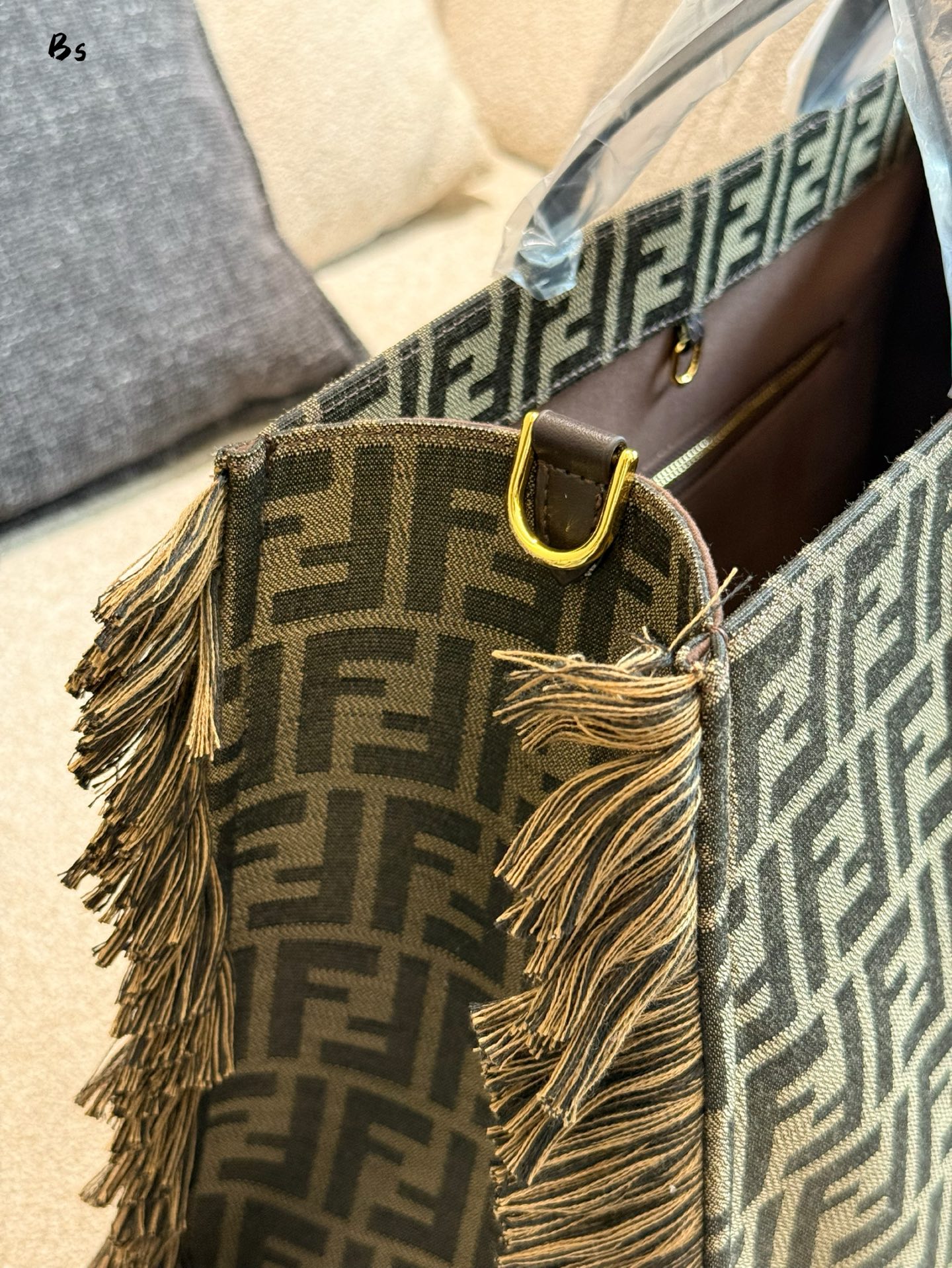 Fendi Bolso Tote con Estampado FF para Mujer, Estilo y Capacidad 9 i1752590447748 2873 0 8