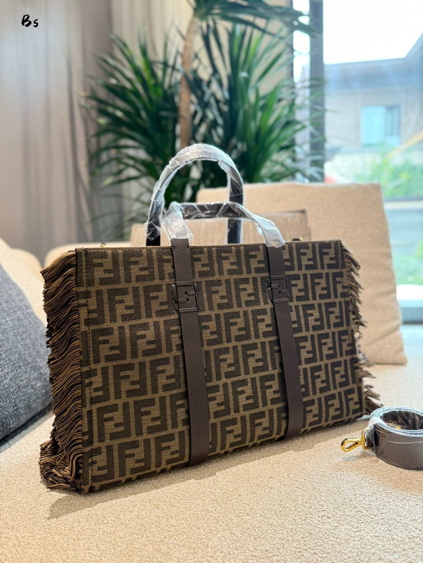 Fendi Bolso Tote con Estampado FF para Mujer, Estilo y Capacidad 3 i1752590447748 7572 0 1