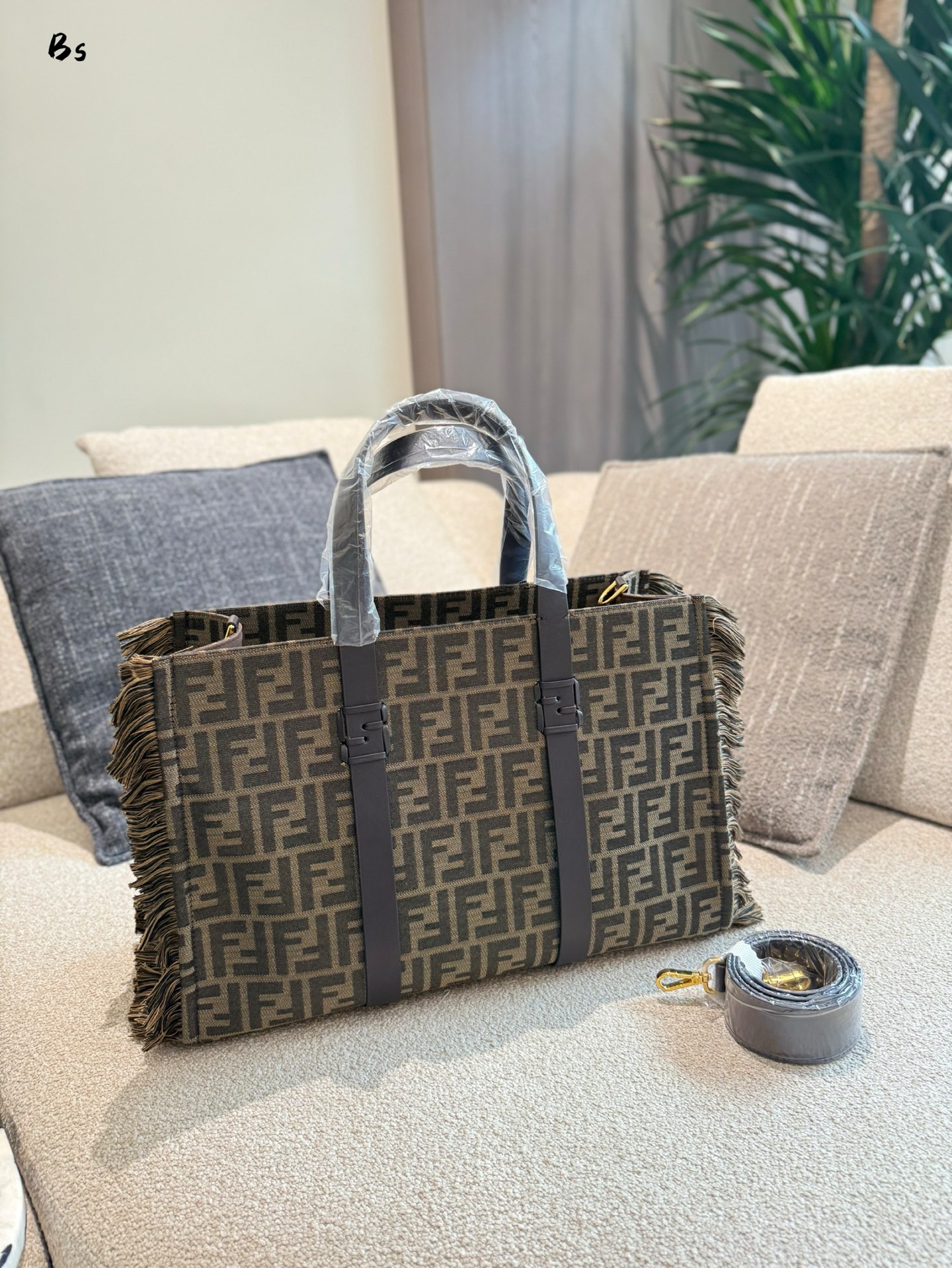 Fendi Bolso Tote con Estampado FF para Mujer, Estilo y Capacidad 8 i1752590449506 7104 0 7
