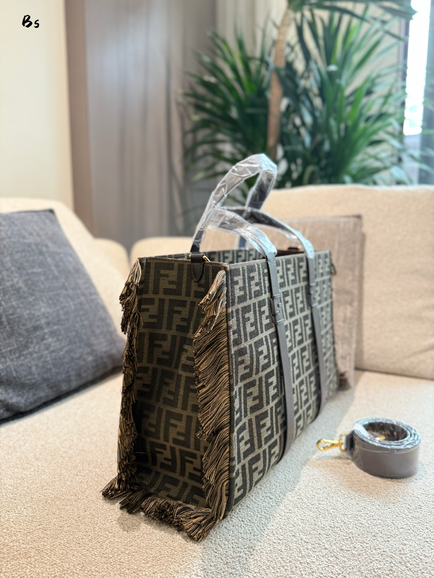 Fendi Bolso Tote con Estampado FF para Mujer, Estilo y Capacidad 4 i1752590450295 819 0 2