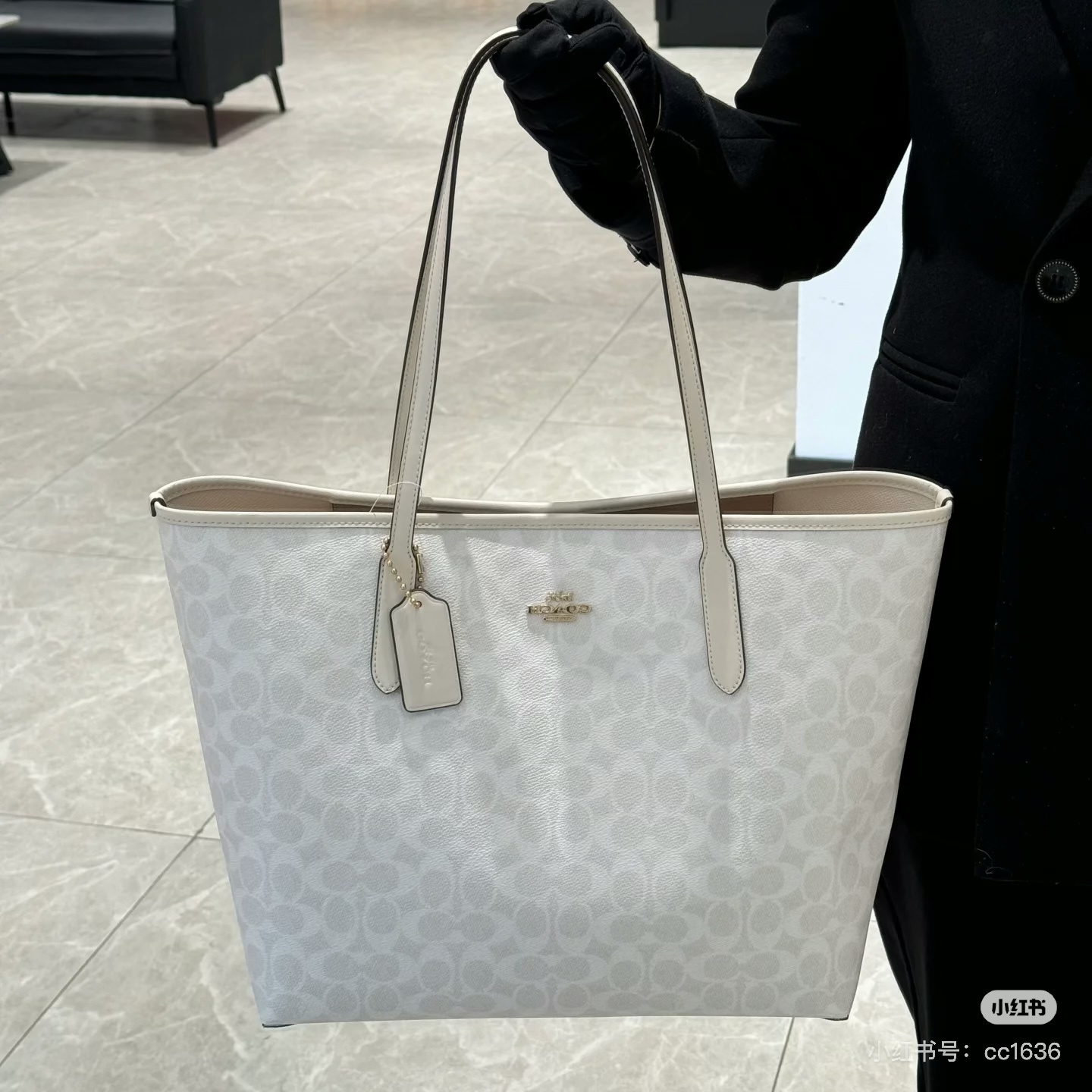 Coach City 33 Tote Bolso Grande de Hombro en Lona Estampada, Blanco Hielo 4 i1752591323618 4248 0 2