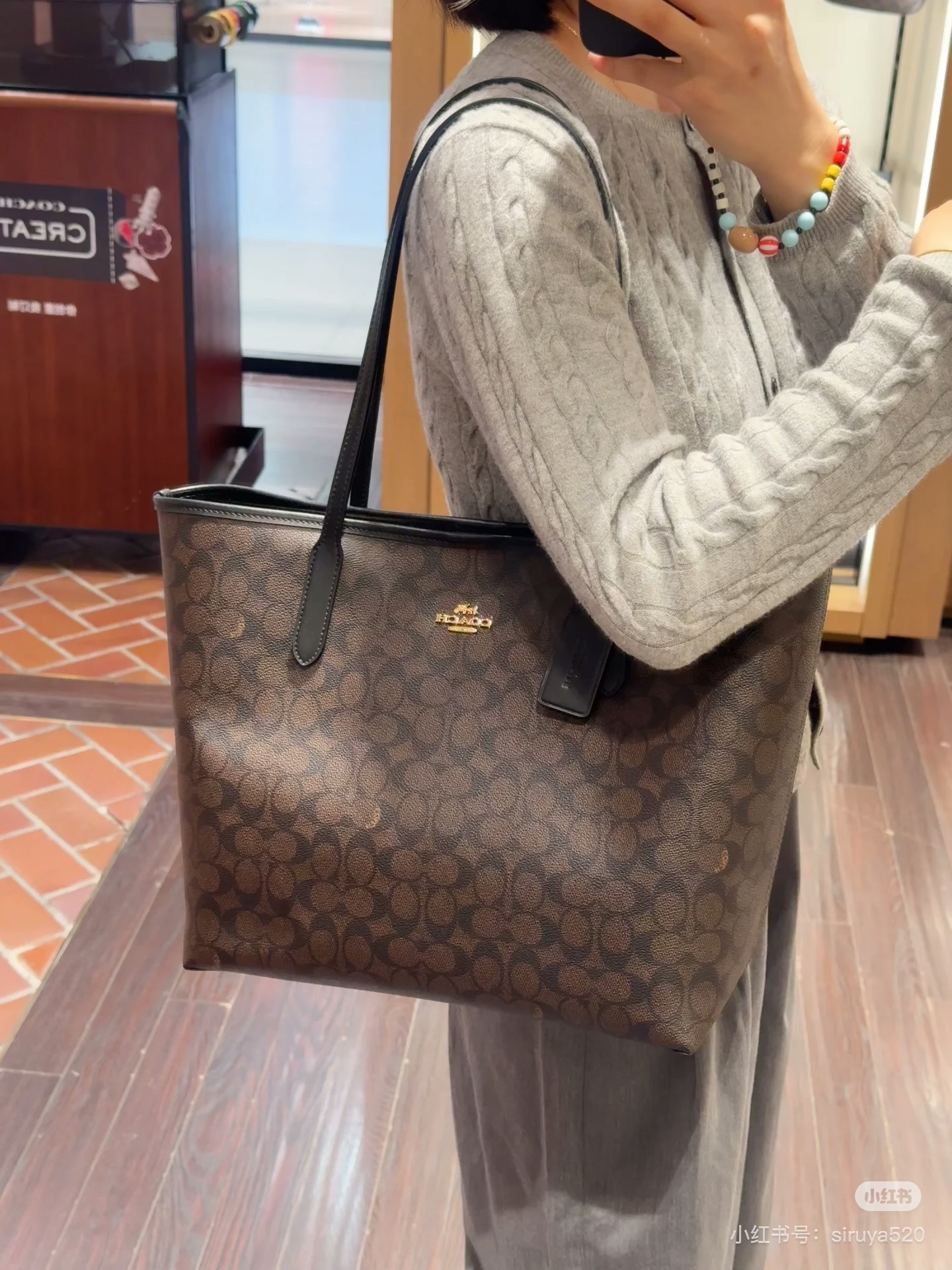 Coach City 33 Tote Bolso Grande de Hombro en Lona Estampada, Blanco Hielo 8 i1752591351493 6296 0 6