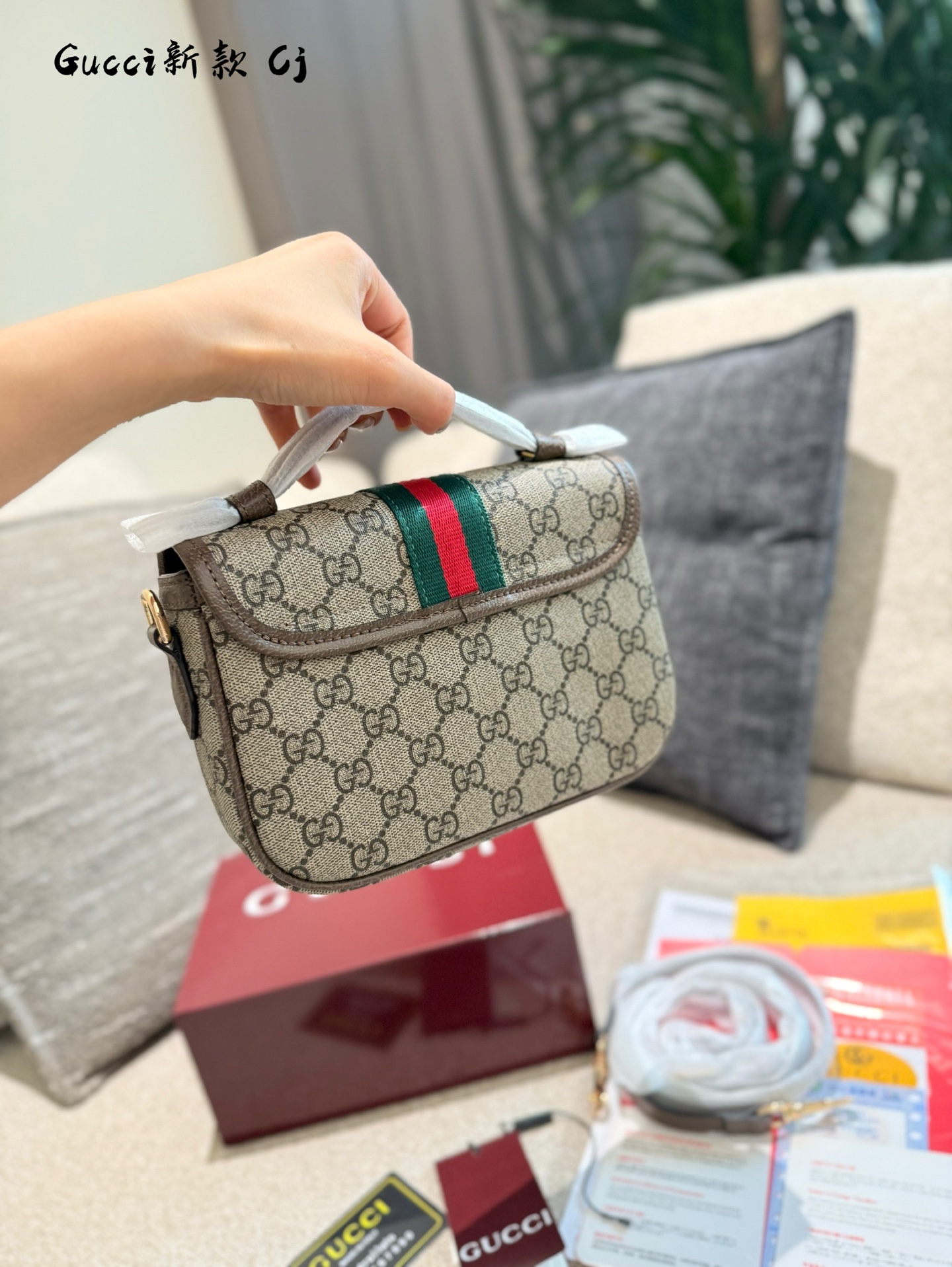 Bolso Gucci Ophidia Clásico: La Fusión Perfecta de Estilo y Elegancia 7 i1753105703699 8669 0 5