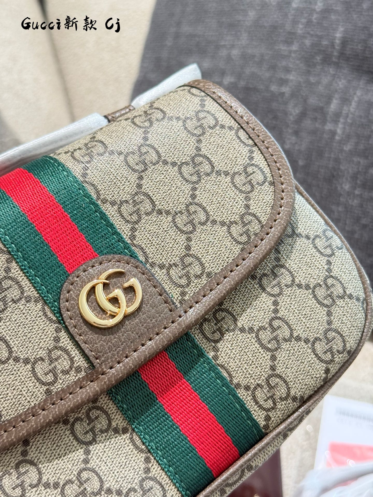 Bolso Gucci Ophidia Clásico: La Fusión Perfecta de Estilo y Elegancia 10 i1753105703710 2252 0 8