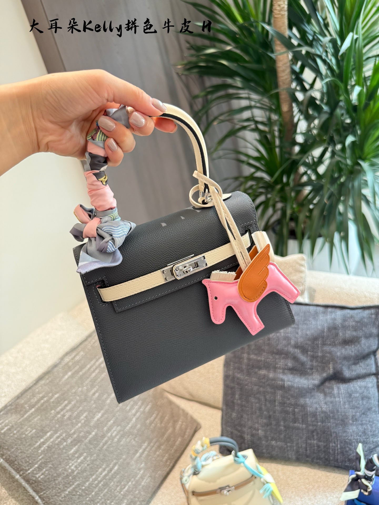 Bolso Clásico Hermes Kelly 20 'Big Ear' de Piel Azul con Detalles Exclusivos 6 i1753179735288 3859 0 4