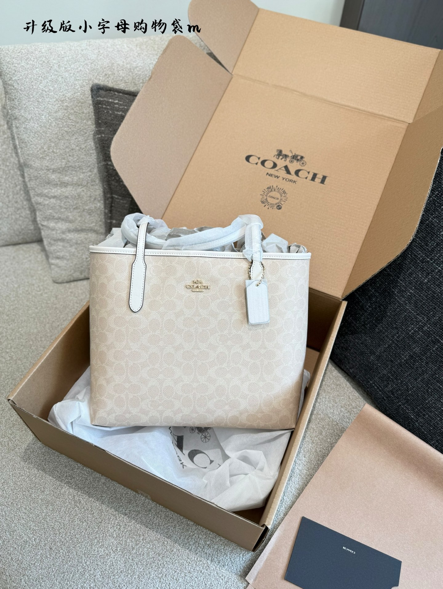 Coach City Tote bolso tote con monograma. El más clásico Coach City Tote. Tamaño: base 32.5 de largo, apertur…