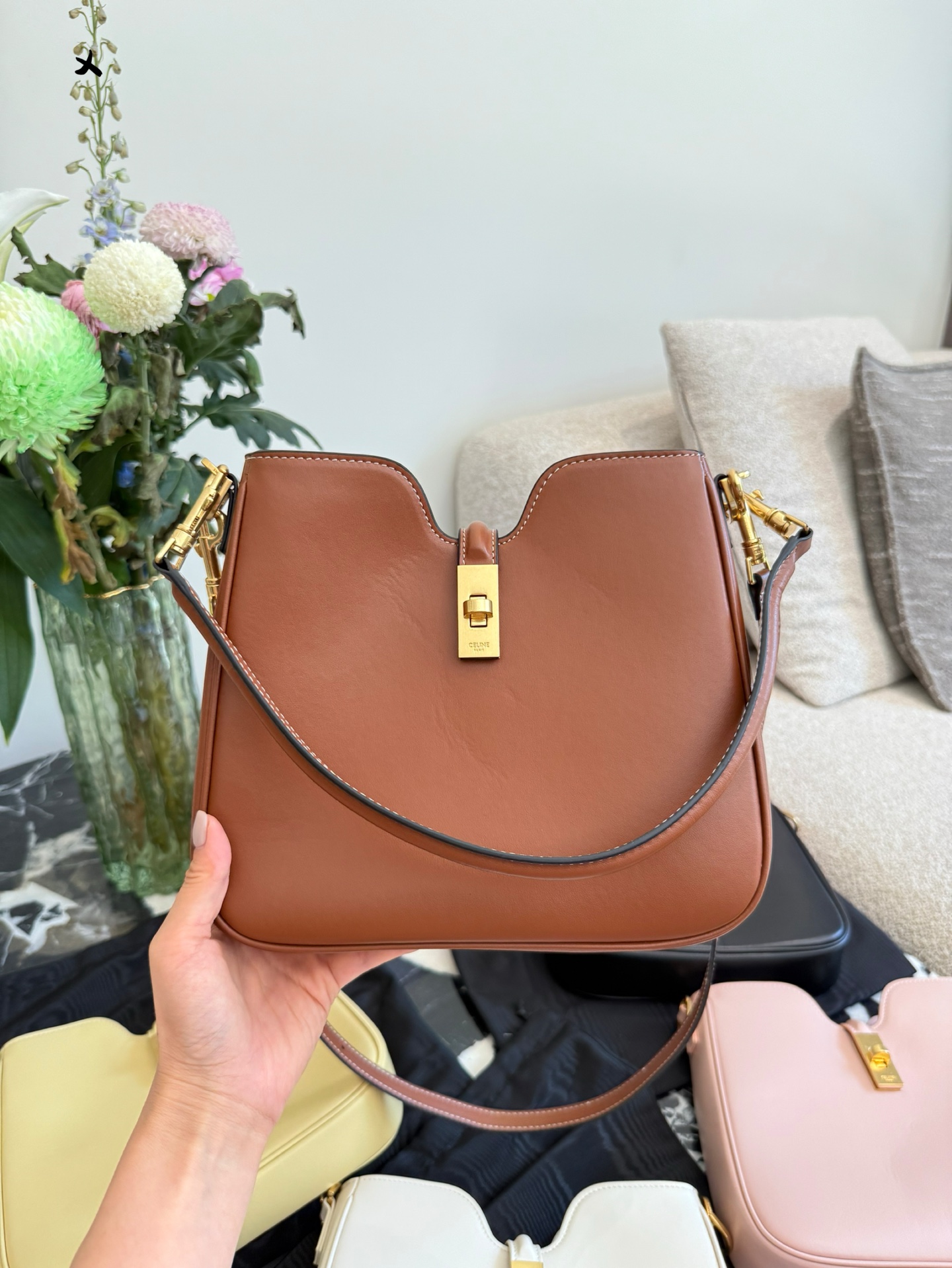 Celine Camille 16 Soft: Elegante bolso de hombro con doble correa 6 i1753261281047 6811 0 0