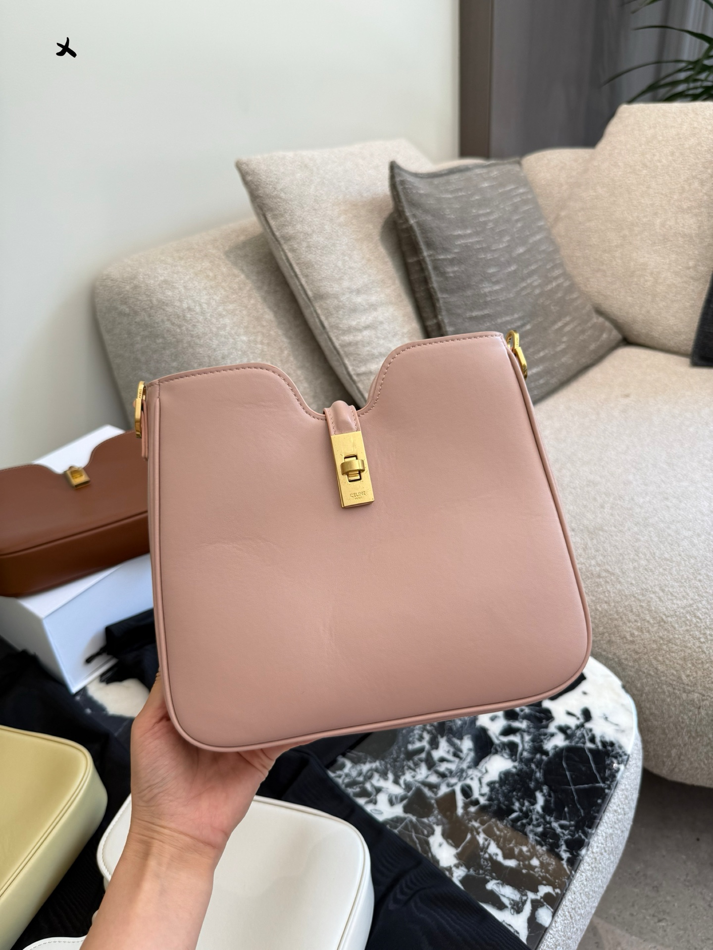Celine Camille 16 Soft: Elegante bolso de hombro con doble correa 4 i1753261302041 7422 0 2