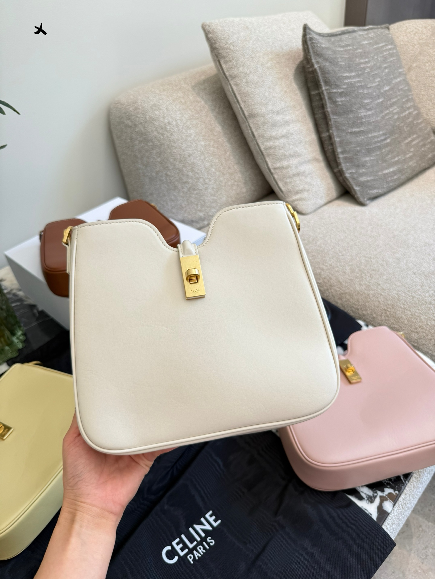 Celine Camille 16 Soft: Elegante bolso de hombro con doble correa 3 i1753261302941 4774 0 1