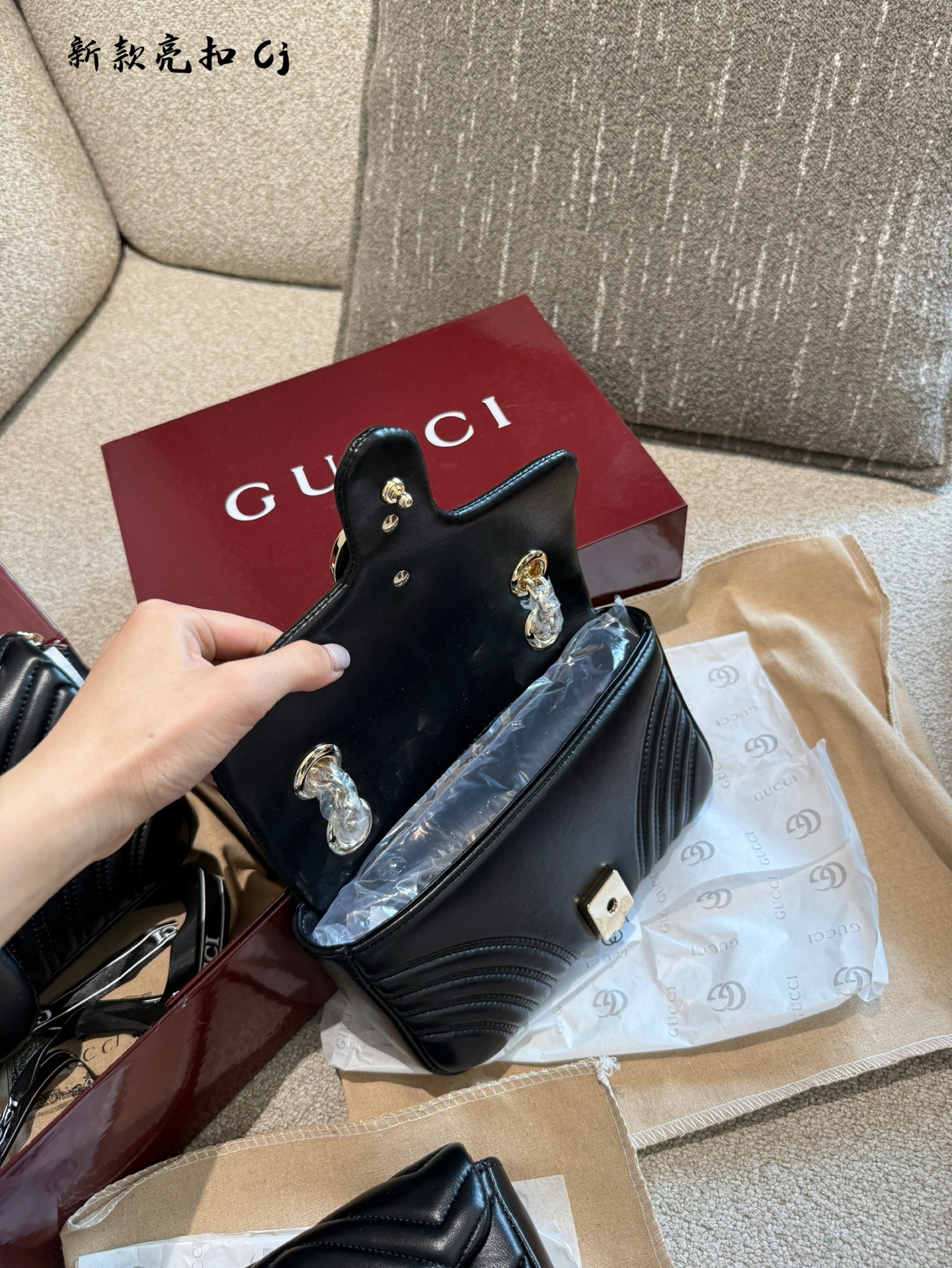 Bolso Gucci Marmont de Piel de Cordero con Cadena Dorada 10 i1753435588381 5246 0 8