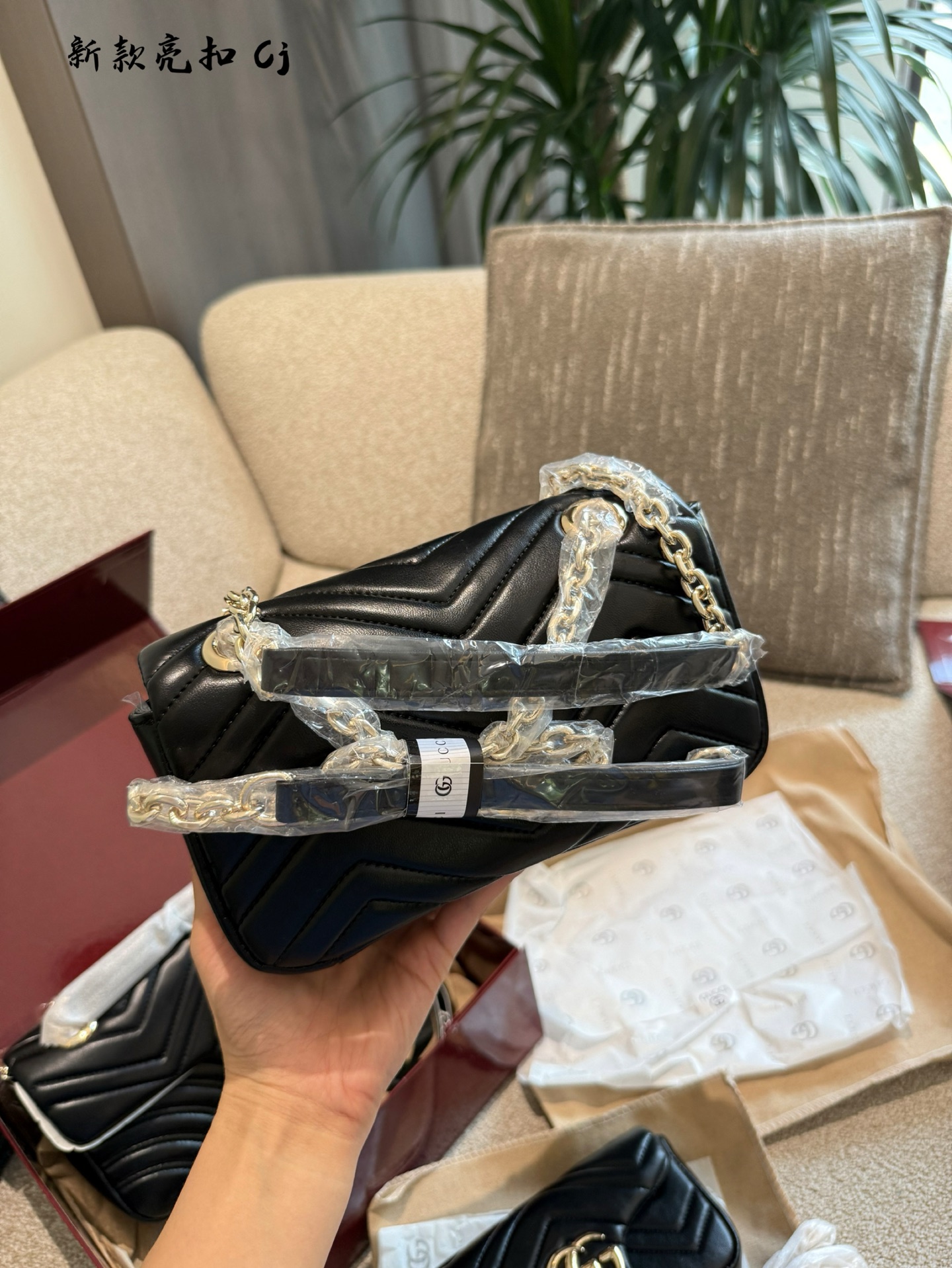 Bolso Gucci Marmont de Piel de Cordero con Cadena Dorada 9 i1753435588415 5798 0 7