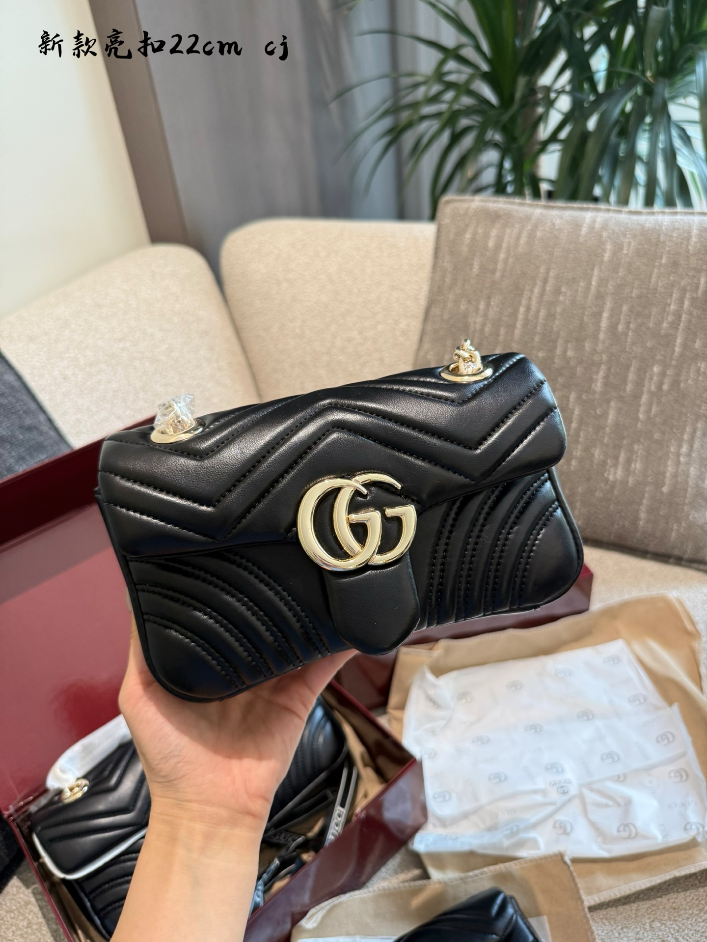 Bolso Gucci Marmont de Piel de Cordero con Cadena Dorada 4 i1753435592725 5872 0 2
