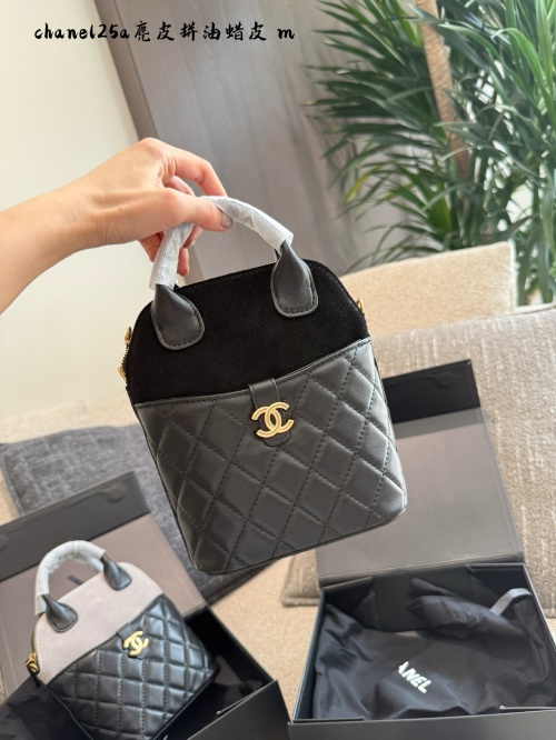 Elegante Bolso Chanel 25a de Ante y Cuero para Mujer, Diseño Shell 1 Elegante Bolso Chanel 25a de Ante y Cuero para Mujer, Diseño Shell