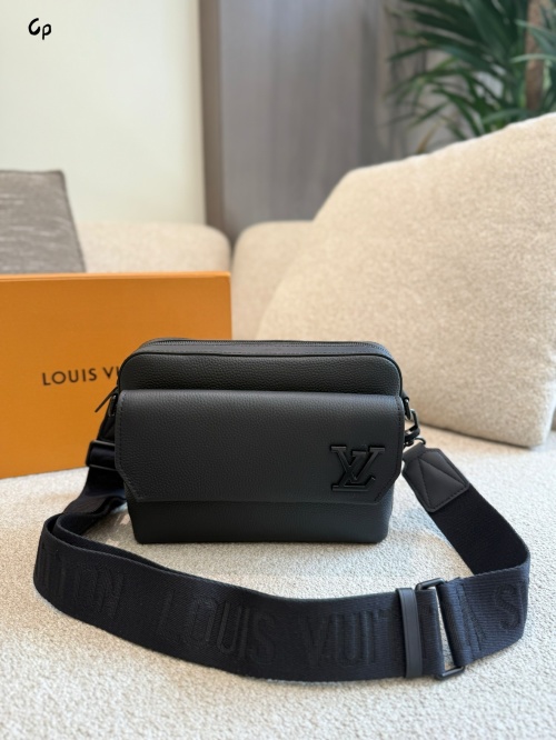 Bolso Mensajero Louis Vuitton para Hombre, Negro, Elegancia y Funcionalidad 15 Bolso Mensajero Louis Vuitton para Hombre, Negro, Elegancia y Funcionalidad