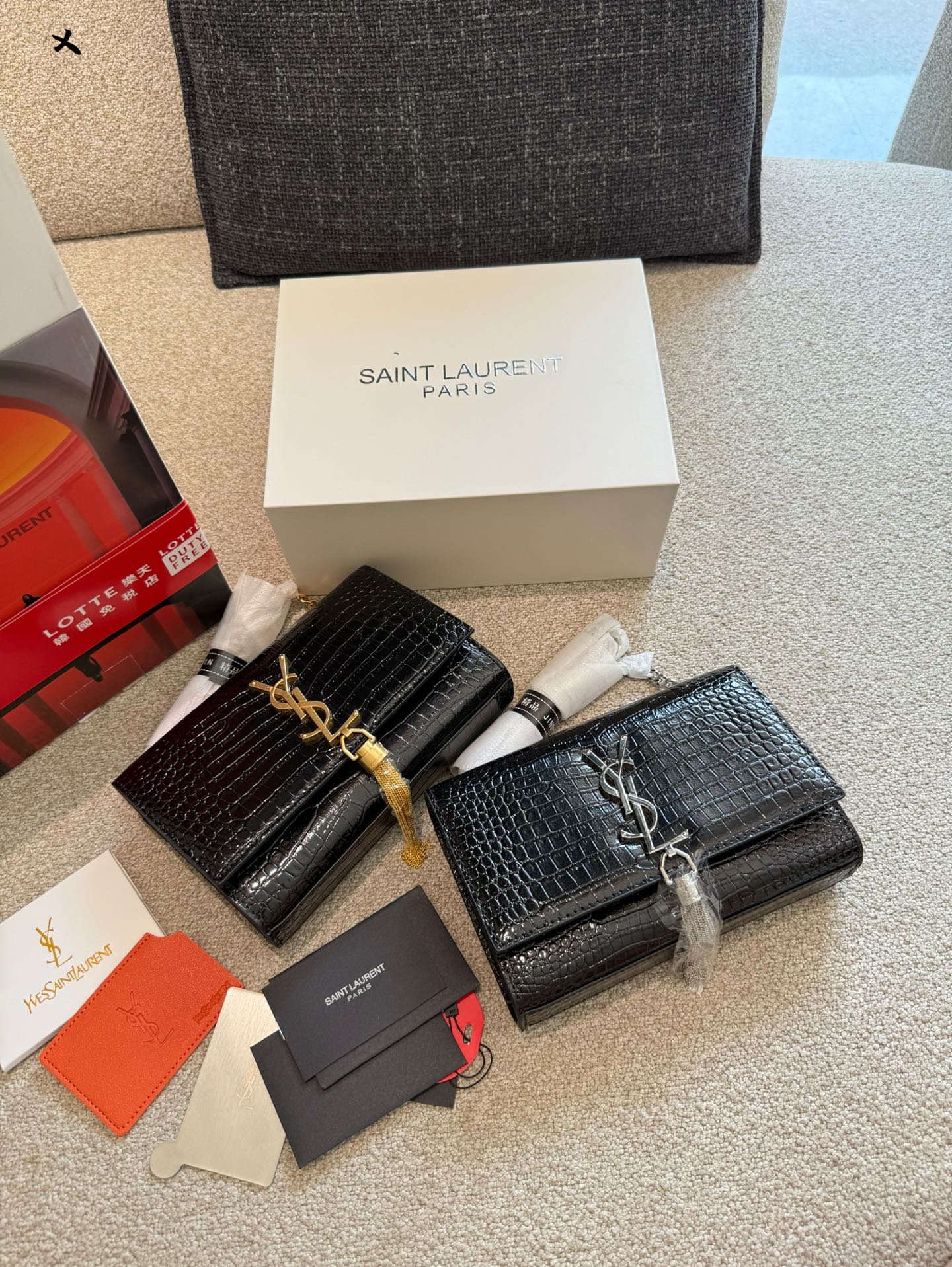 💰280 
ysl鳄鱼纹流苏包19cm双合包装
