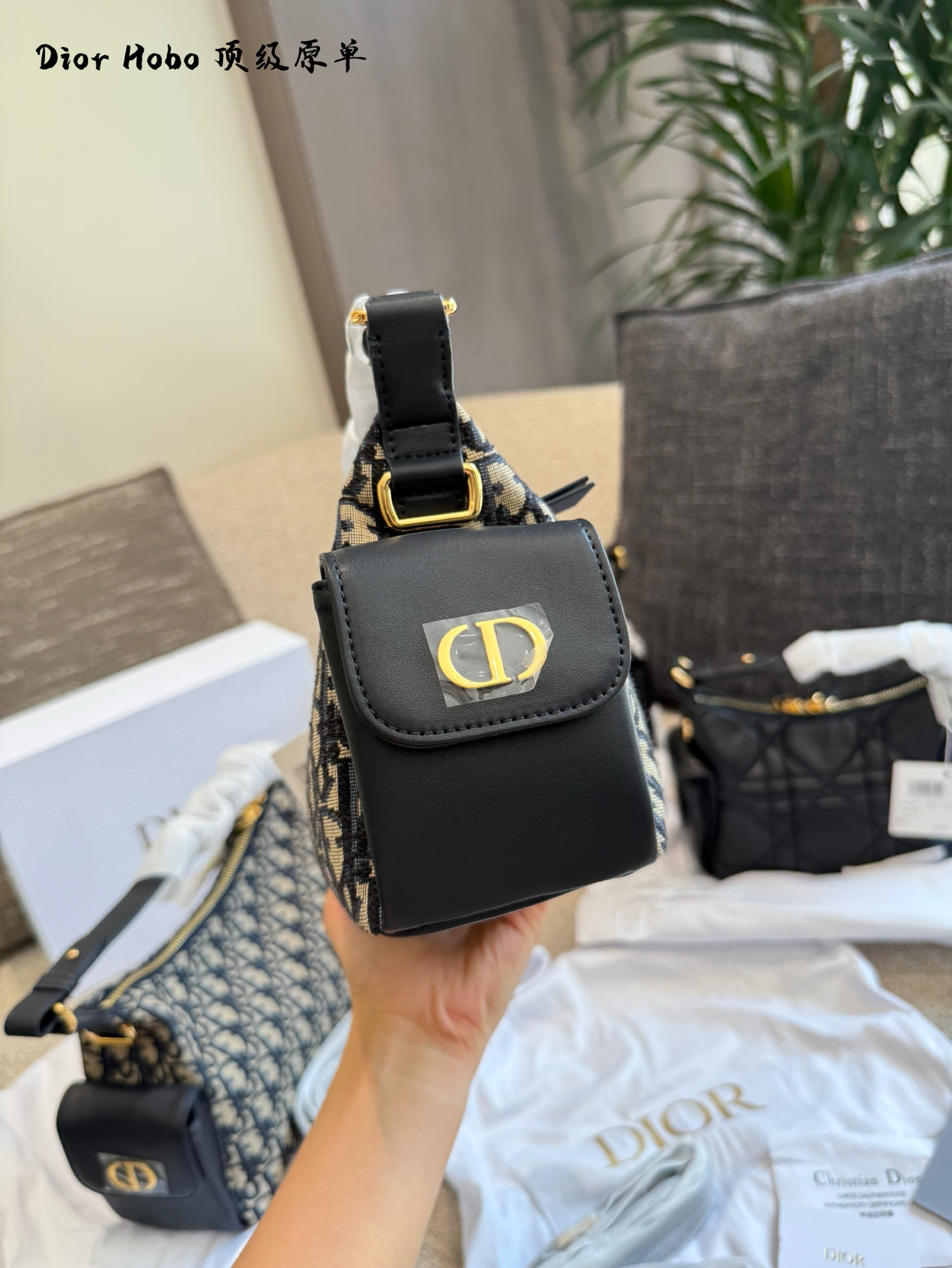 Bolso Dior Shou Mai Nuevo: Elegancia y Funcionalidad en un Diseño Compacto 5 i1753697113859 6797 0 3