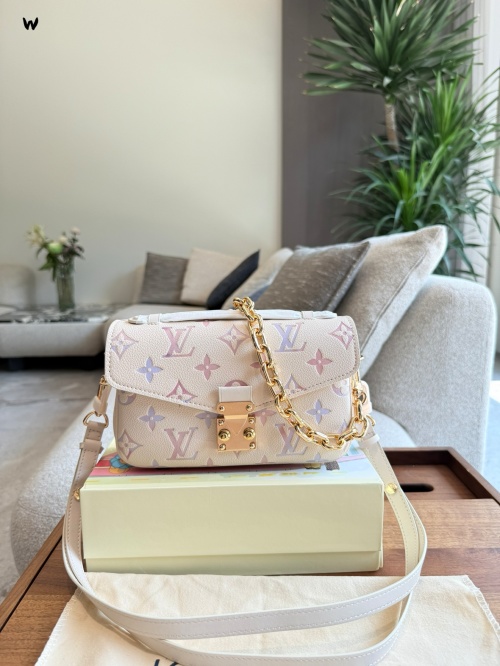 Louis Vuitton Rainbow Monogram Bolso Bandolera con Cadena Dorada 1 Louis Vuitton Rainbow Monogram Bolso Bandolera con Cadena Dorada