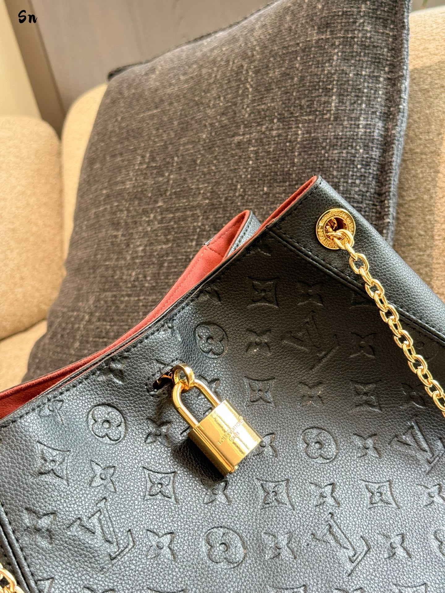 Bolso de cuero Louis Vuitton Any Time con estampado, 30 cm 6 i1754034106931 614 0 4