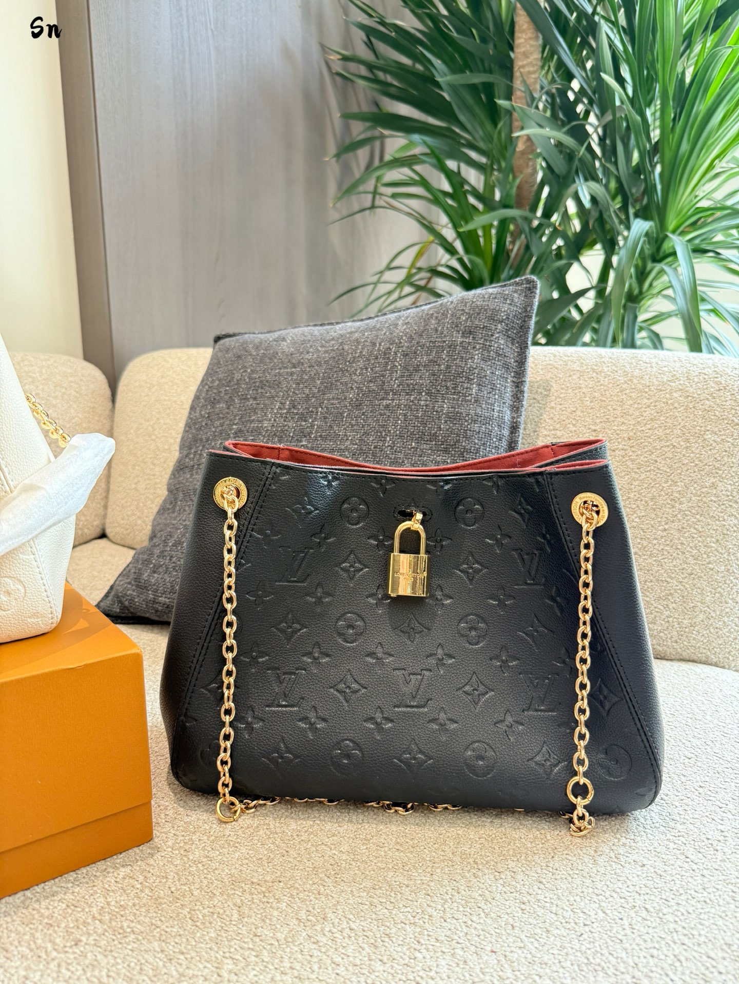 Bolso de cuero Louis Vuitton Any Time con estampado, 30 cm 4 i1754034108089 4174 0 2