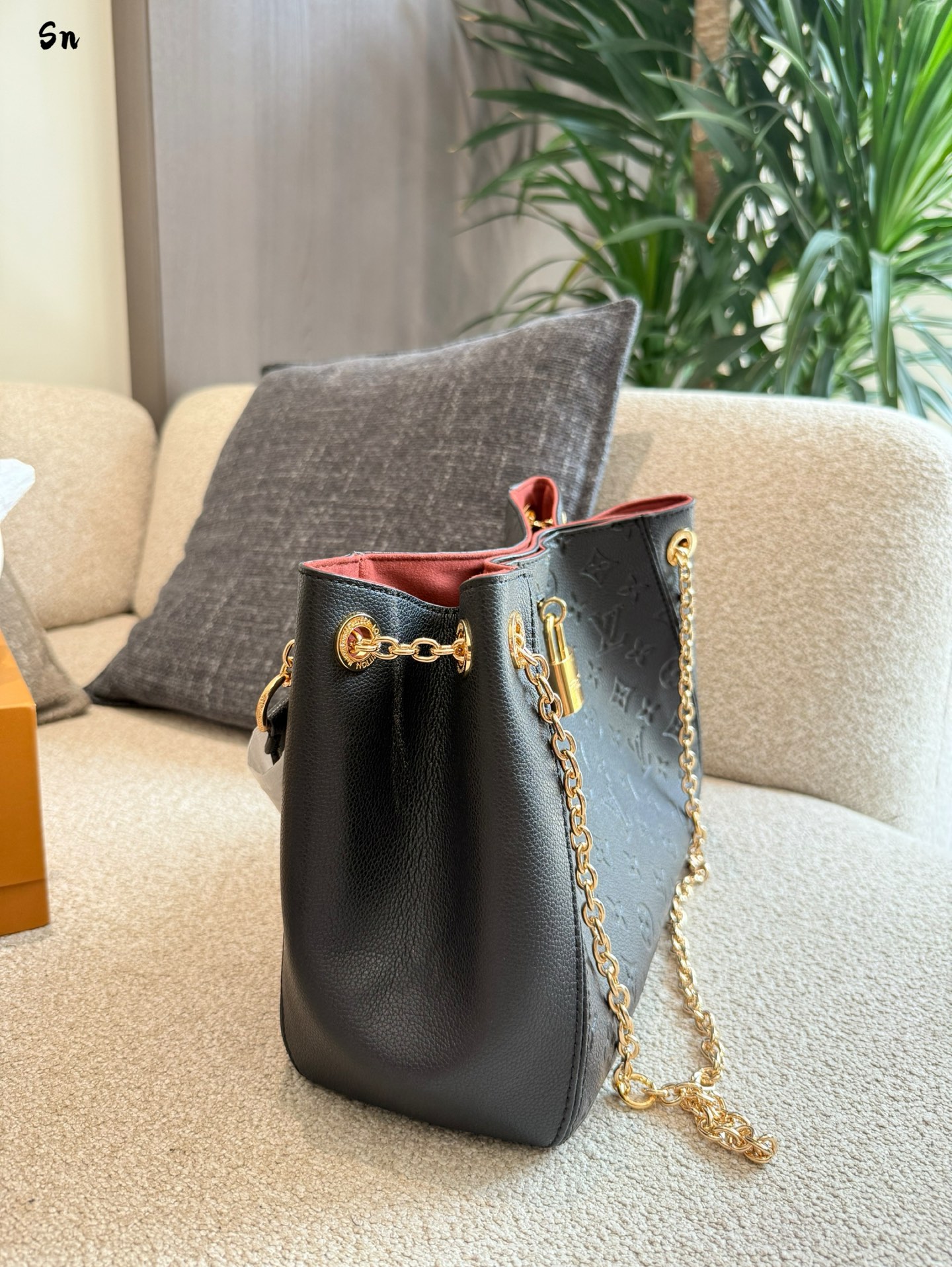 Bolso de cuero Louis Vuitton Any Time con estampado, 30 cm 10 i1754034122040 1047 0 8