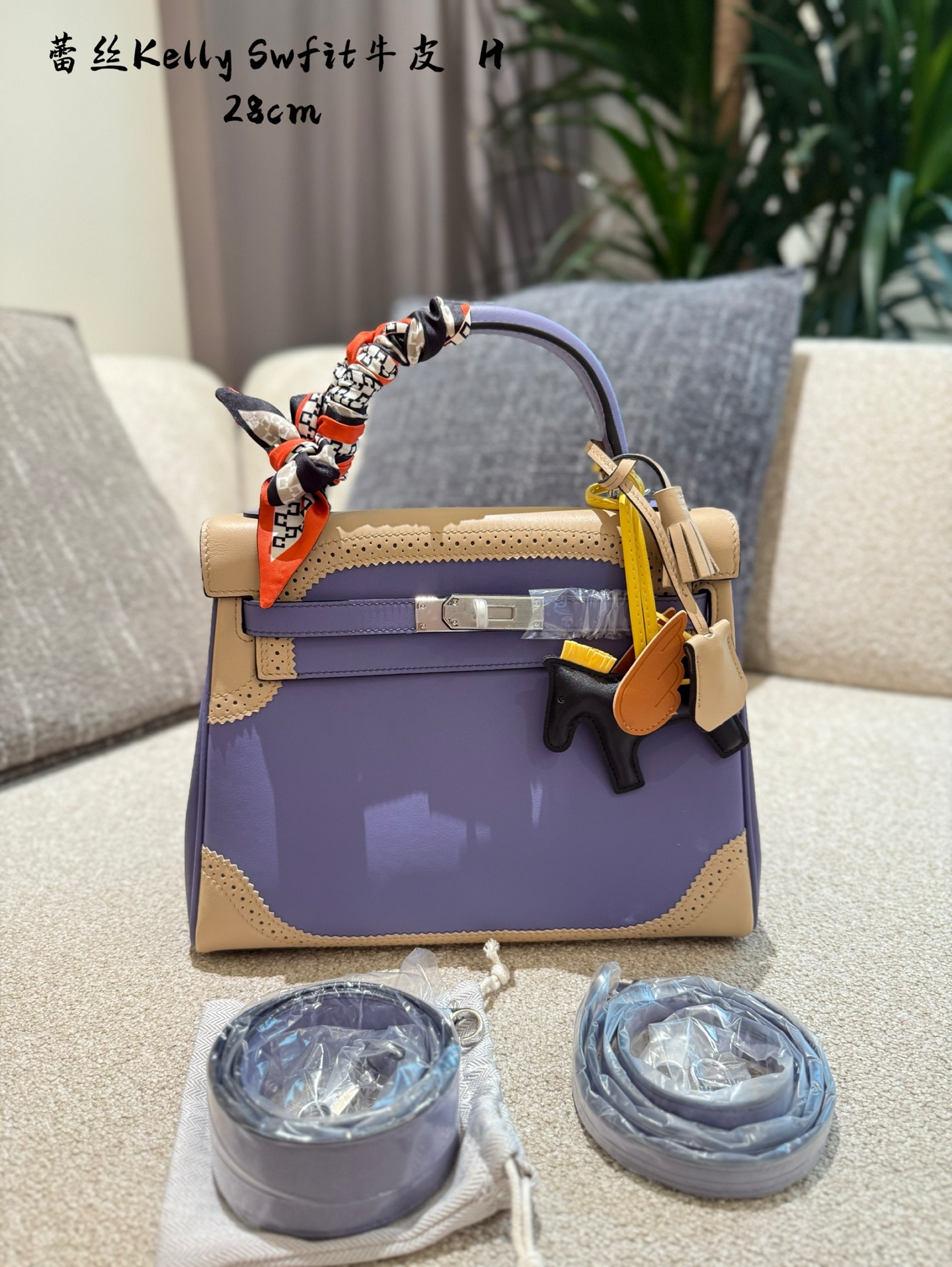 💰650
爱马仕高定系列Kelly包,
一只包包能换一座房说的就是它是每个女人的心头至爱 哦,超级大气的设计名媛气质展现得淋漓尽致!! ! !这次去工厂亲自选料打版制作,小牛皮打造,巨高贵的颜
色!!!!尺寸: 28cm #birkin #kelly #稀有皮包包#包