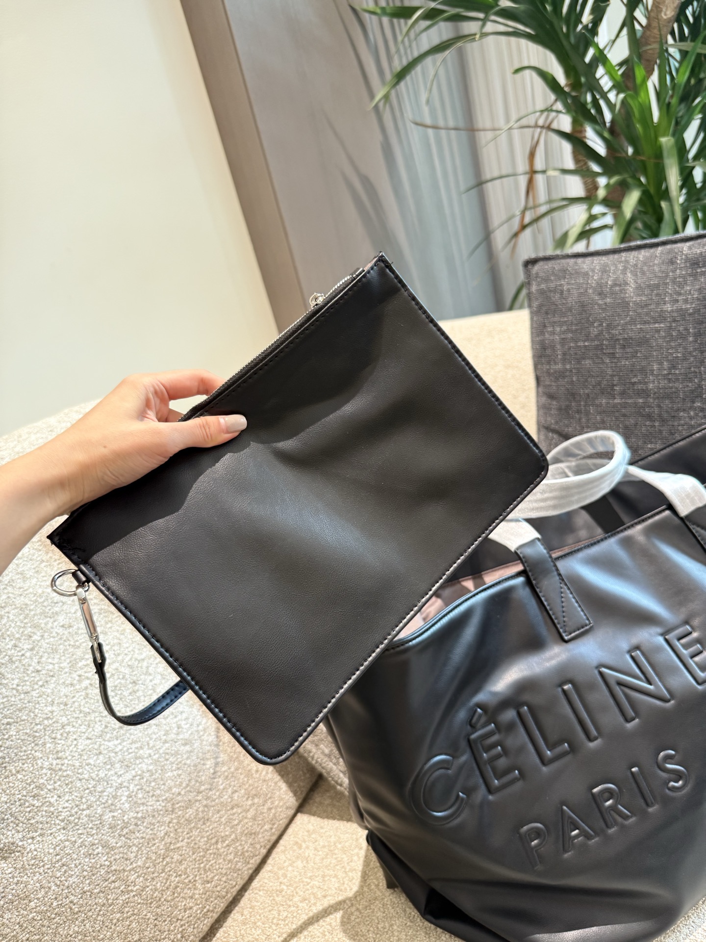 Celine Bolso de Compras Grande de Cuero Negro | Elegancia y Funcionalidad 9 i1754734559221 2882 0 8