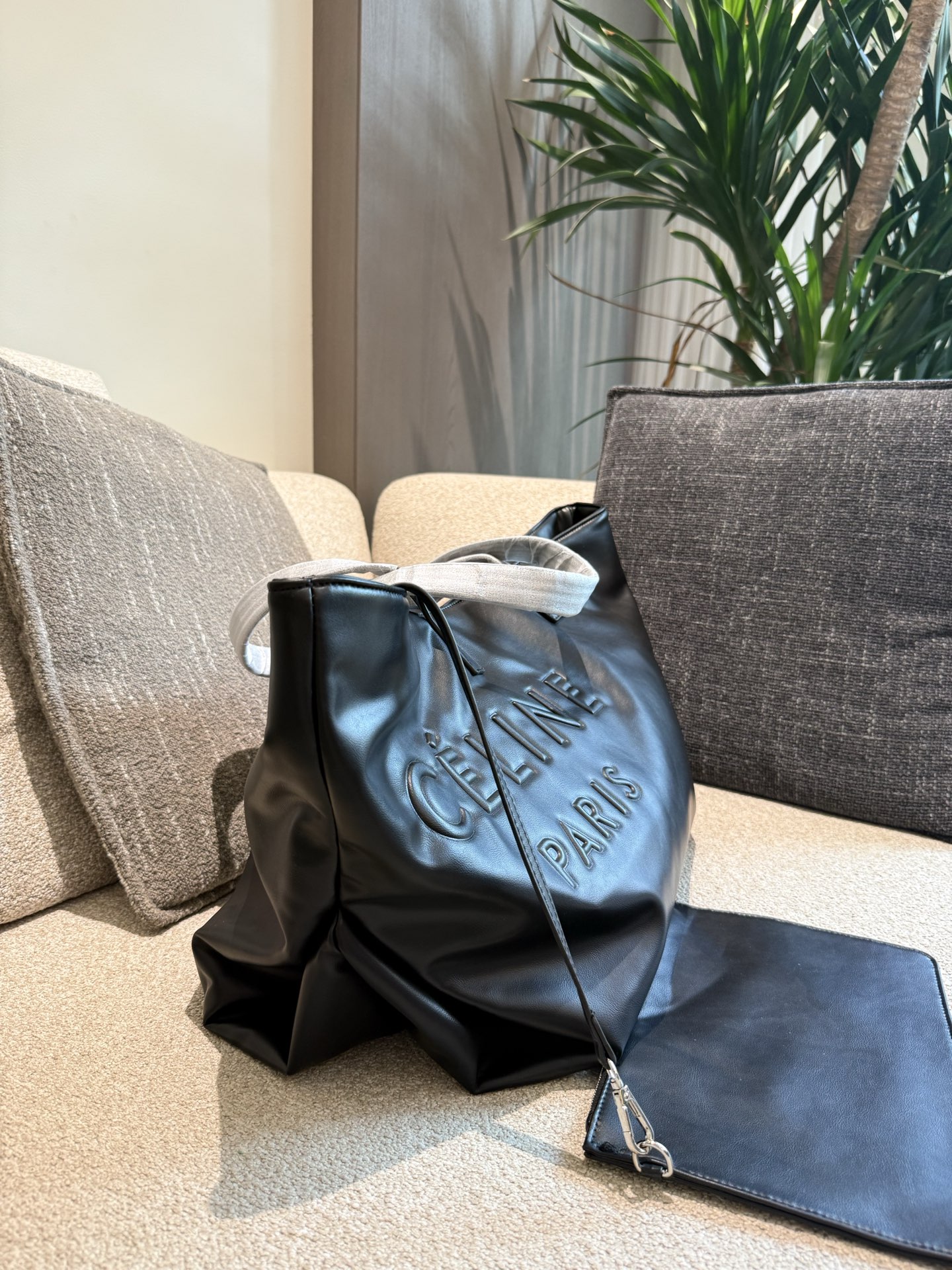 Celine Bolso de Compras Grande de Cuero Negro | Elegancia y Funcionalidad 4 i1754734559221 9005 0 3