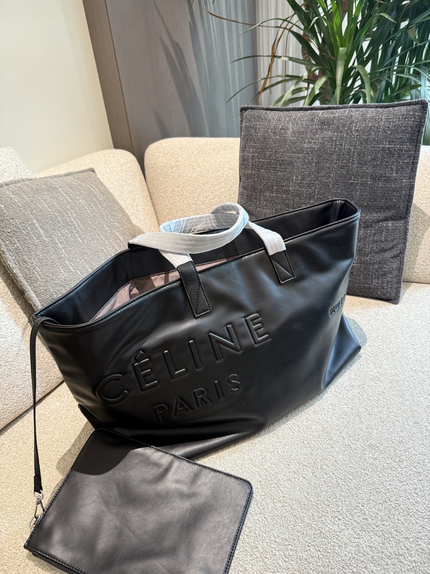 Celine Bolso de Compras Grande de Cuero Negro | Elegancia y Funcionalidad 10 i1754734582802 4117 0 8