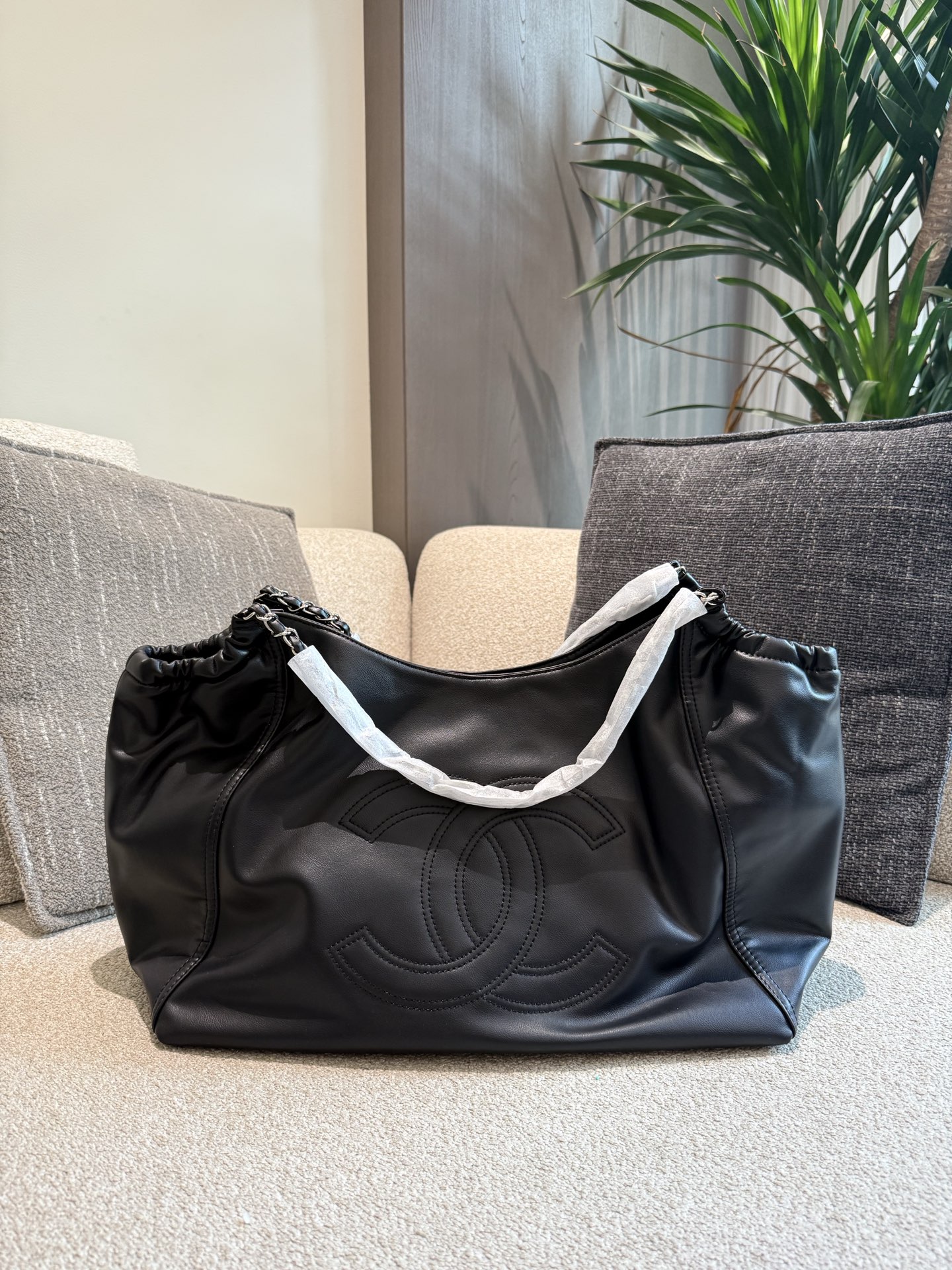 留住率性风格Vintage Chanel黑银托特中古包这只也太能装了 装实用，装时髦 随意背，率性复古45cm