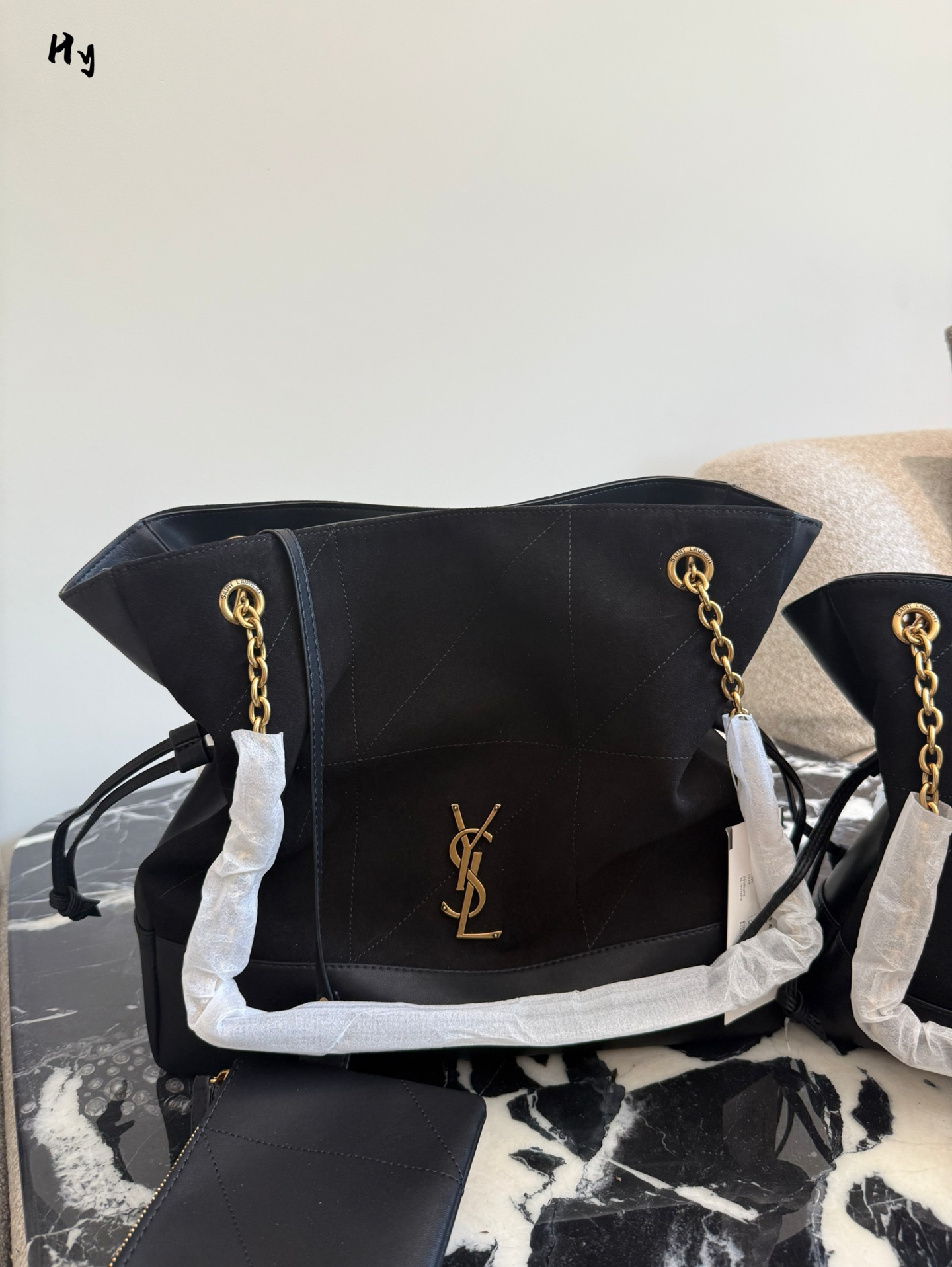 Yves Saint Laurent Bolso Tote con Cordón de Gamuza, Negro, Gran Capacidad 4 i1754914115610 9715 0 2