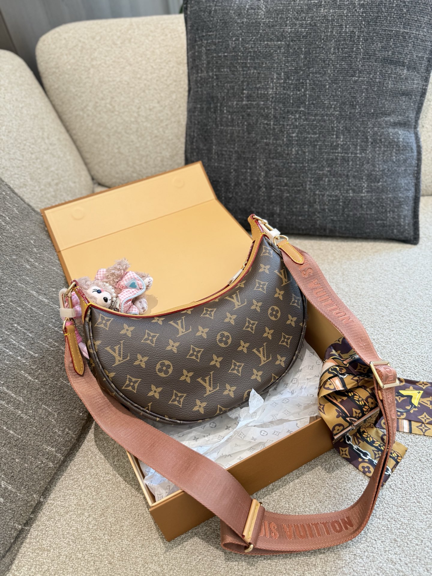 Louis Vuitton Looping: Bolso Media Luna con Múltiples Opciones de Estilo 9 i1754915444965 4403 0 7