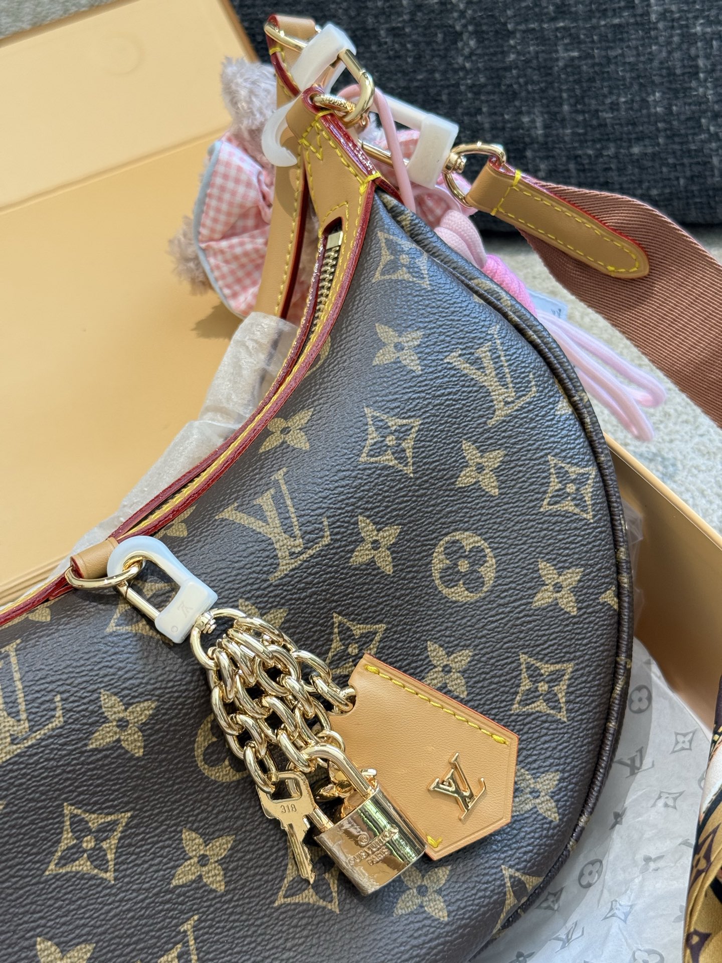 Louis Vuitton Looping: Bolso Media Luna con Múltiples Opciones de Estilo 5 i1754915447378 9332 0 3