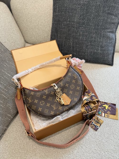 Louis Vuitton Looping: Bolso Media Luna con Múltiples Opciones de Estilo 1 Louis Vuitton Looping: Bolso Media Luna con Múltiples Opciones de Estilo