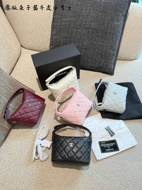 Bolso de Mano Chanel 25C: Elegancia y Estilo en un Diseño Compacto 1 Bolso de Mano Chanel 25C: Elegancia y Estilo en un Diseño Compacto