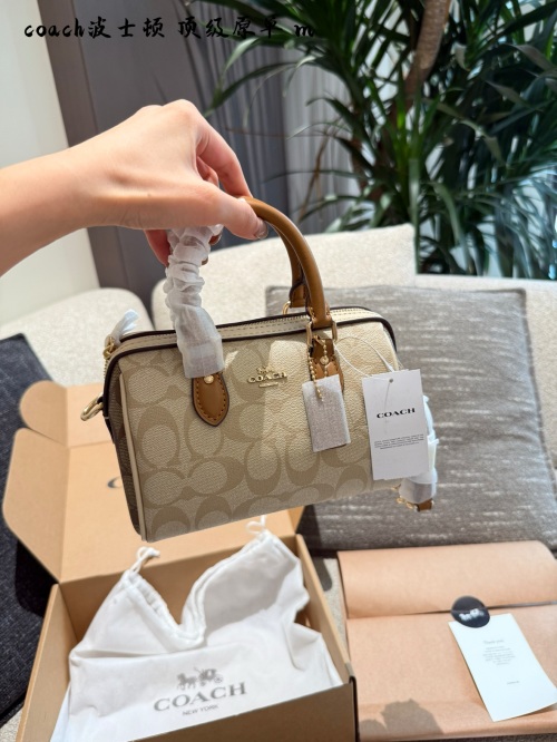 Coach Rowan Mini Boston Bag: Elegancia y Practicidad en un Diseño Compacto 15 Coach Rowan Mini Boston Bag: Elegancia y Practicidad en un Diseño Compacto