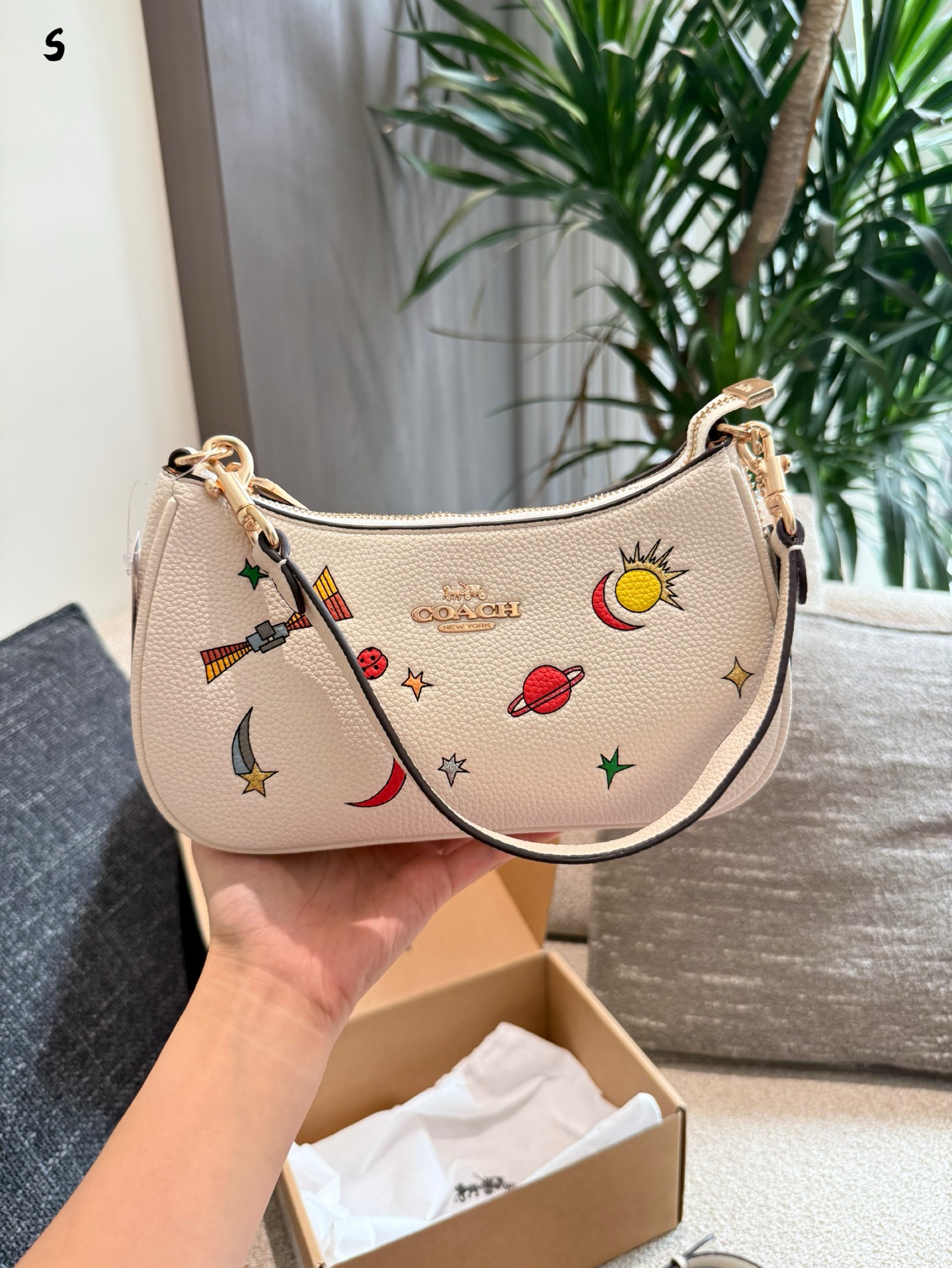 Bolso mahjong de Coach, de Teri del planeta romántico. ¿Es lindo o no? Se puede llevar bajo el brazo o cruzado, lleno d…