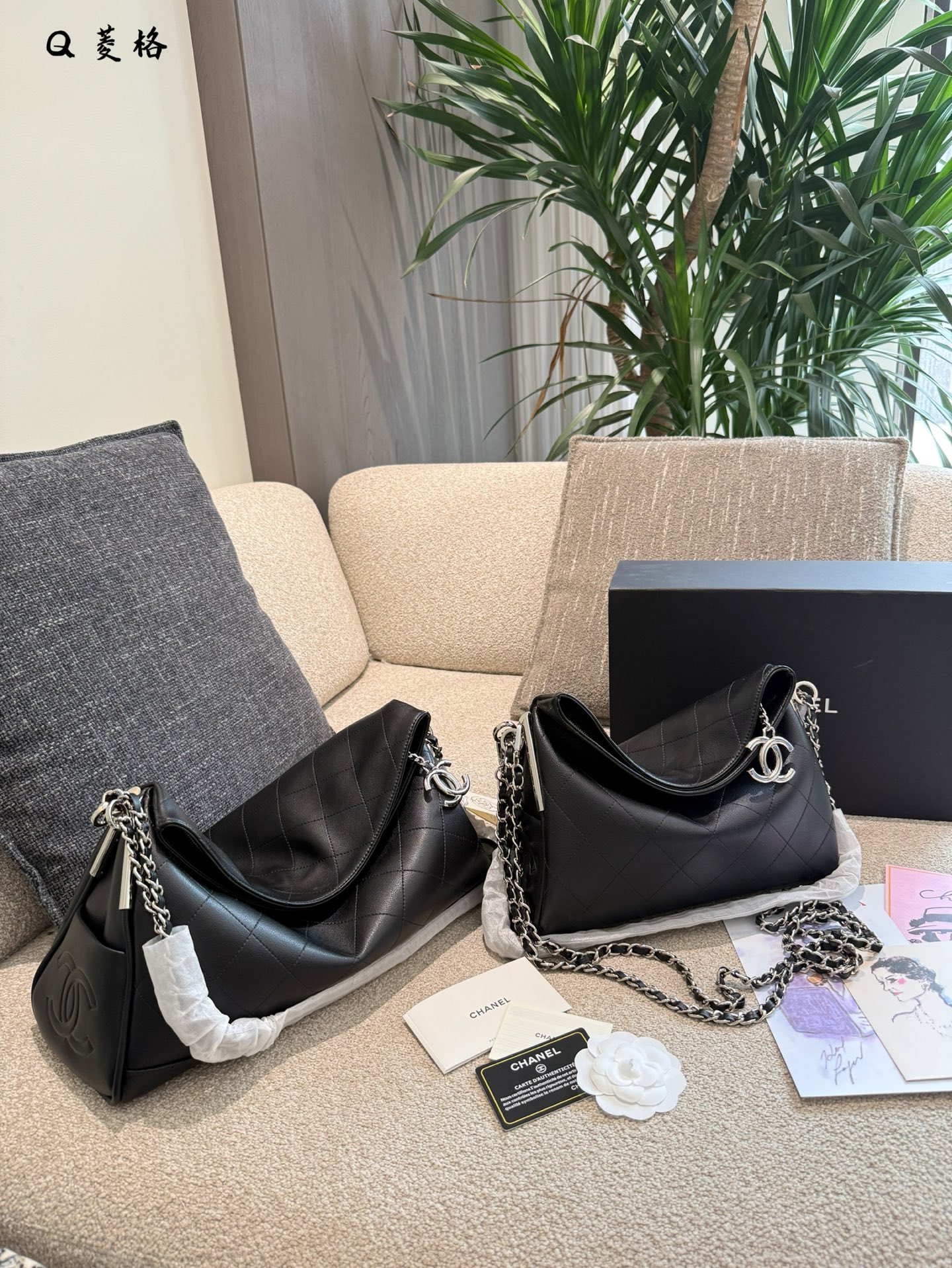 Bolso Hobo Chanel: Elegancia y Versatilidad en Blanco y Plata 9 i1755605700132 6536 0 0