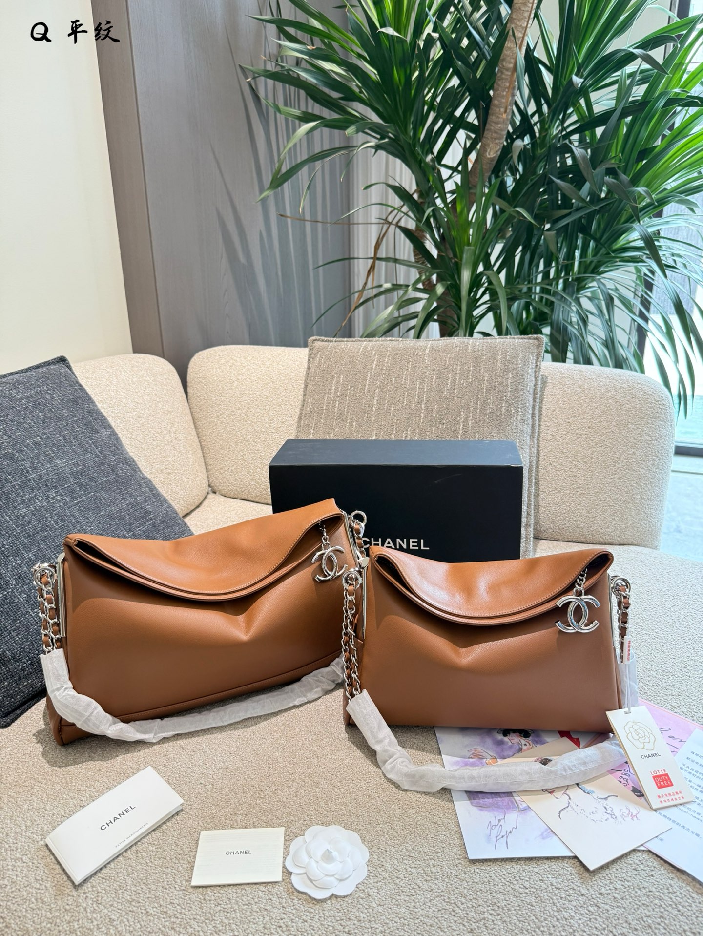 Bolso Hobo Chanel: Elegancia y Versatilidad en Blanco y Plata 6 i1755605723504 4470 0 4