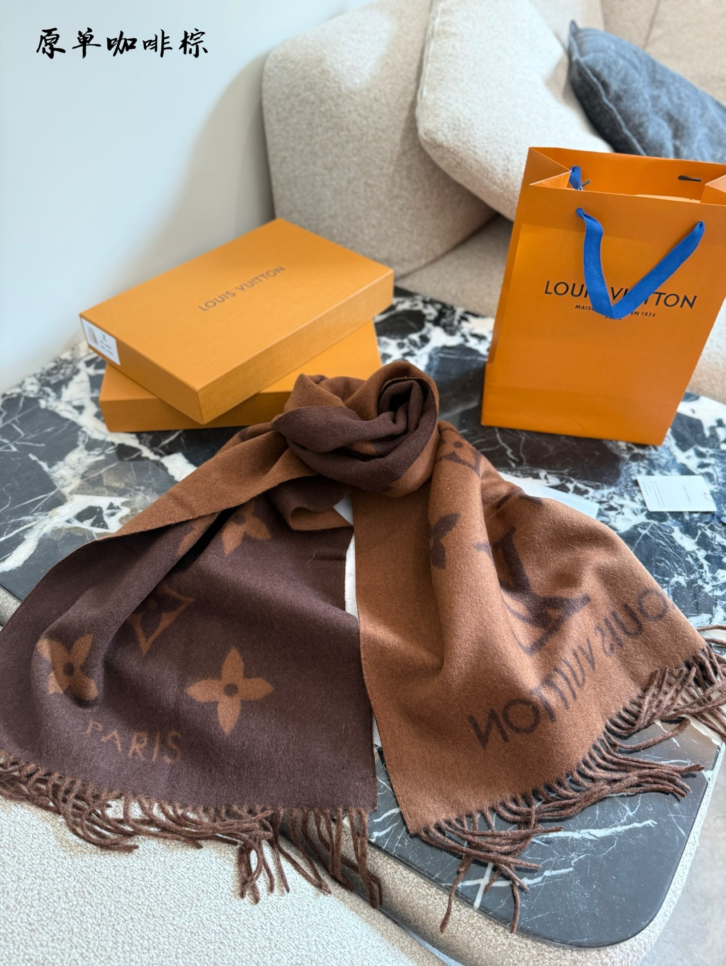 Elegante Bufanda Louis Vuitton de Cachemira Marrón con Flecos - Cálida y Sofisticada 8 i1755786404135 3566 0 6