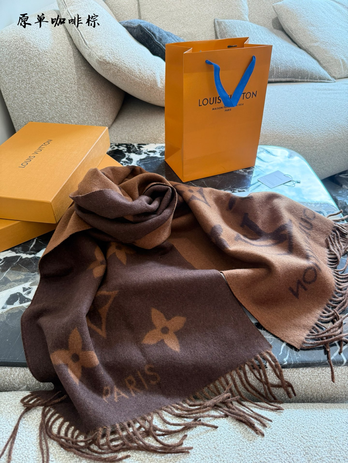 Elegante Bufanda Louis Vuitton de Cachemira Marrón con Flecos - Cálida y Sofisticada 10 i1755786405687 7689 0 8