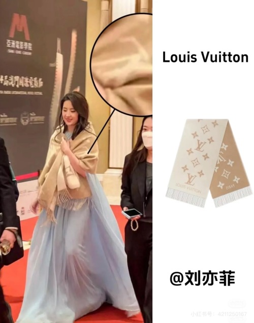 Elegante Bufanda de Cachemira Louis Vuitton en Tono Latte, Suave y Versátil 1 Elegante Bufanda de Cachemira Louis Vuitton en Tono Latte, Suave y Versátil