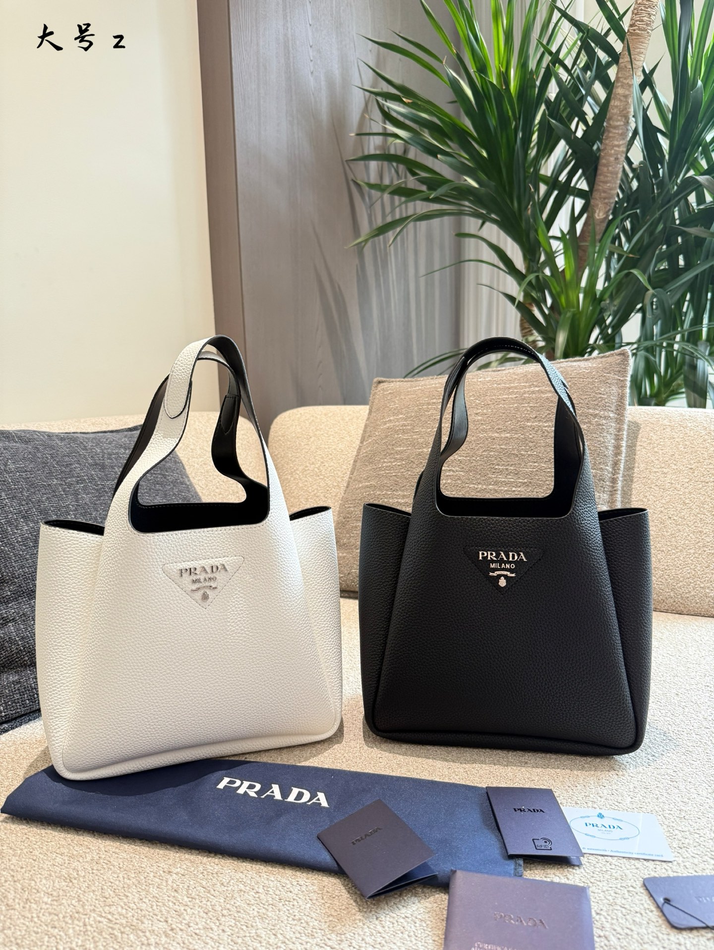 💰280
prada菜篮子大号 
25cm配盒子