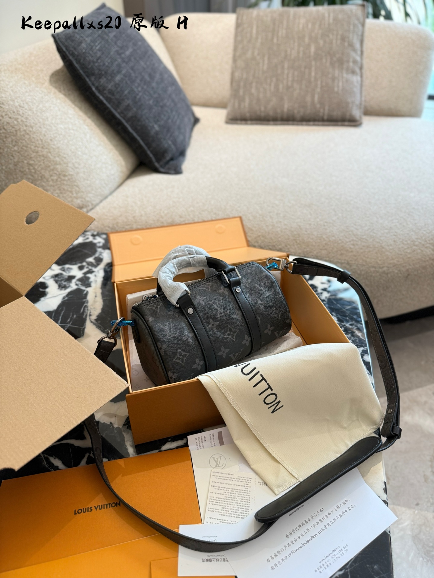 💰260 LV黑武士keepall xs来啦‼️ 男女都可背的一只小包🙋 黑色老花 低调高级🖤 重点是穿什么都可以搭呀‼️ 芯片款 🌟 20cm双盒