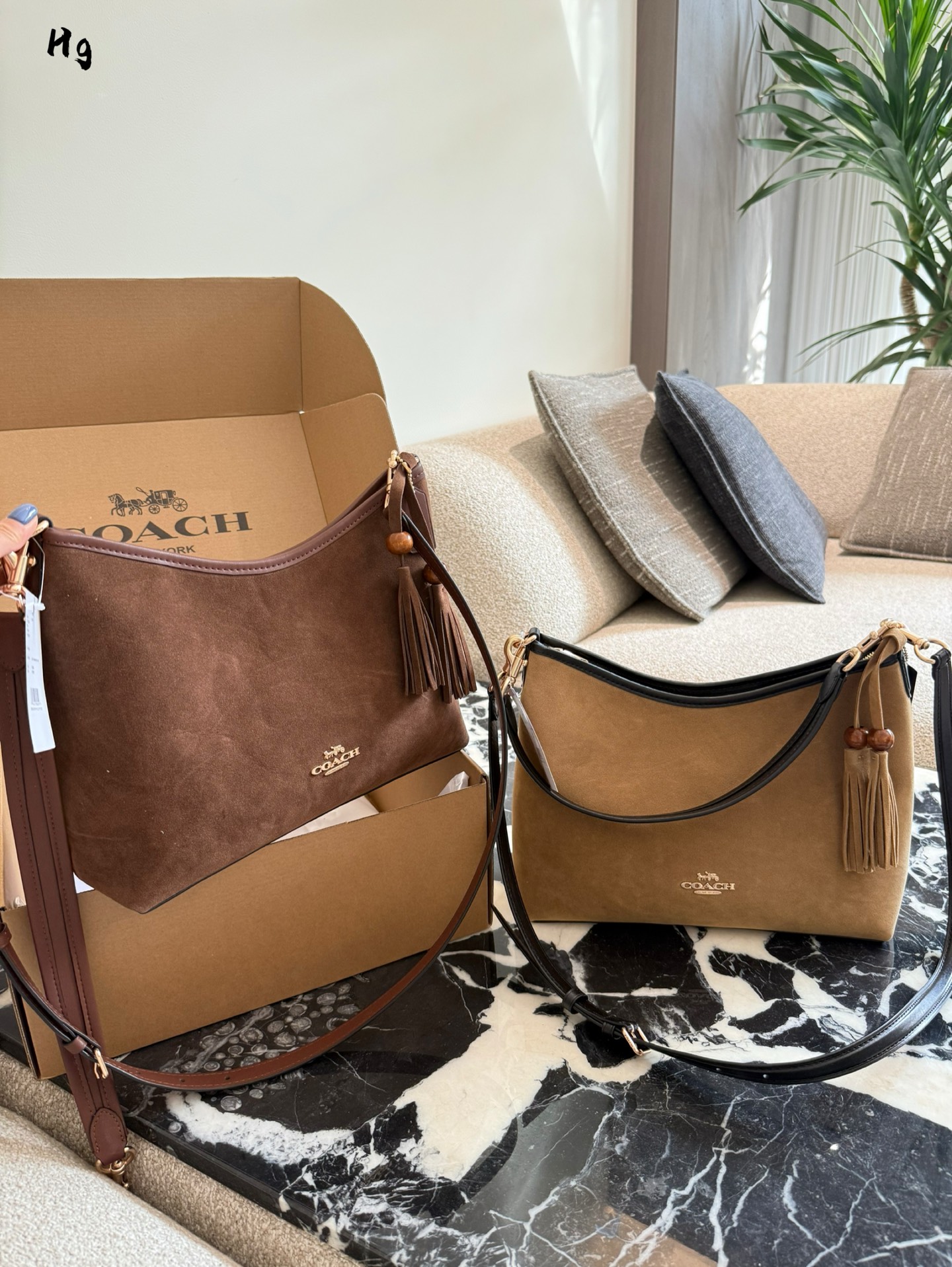 💰260 COACH｜Laurel流浪包 复古棕色 柔软的麂皮增添了几分慵懒 松弛又精致 30cm配盒子