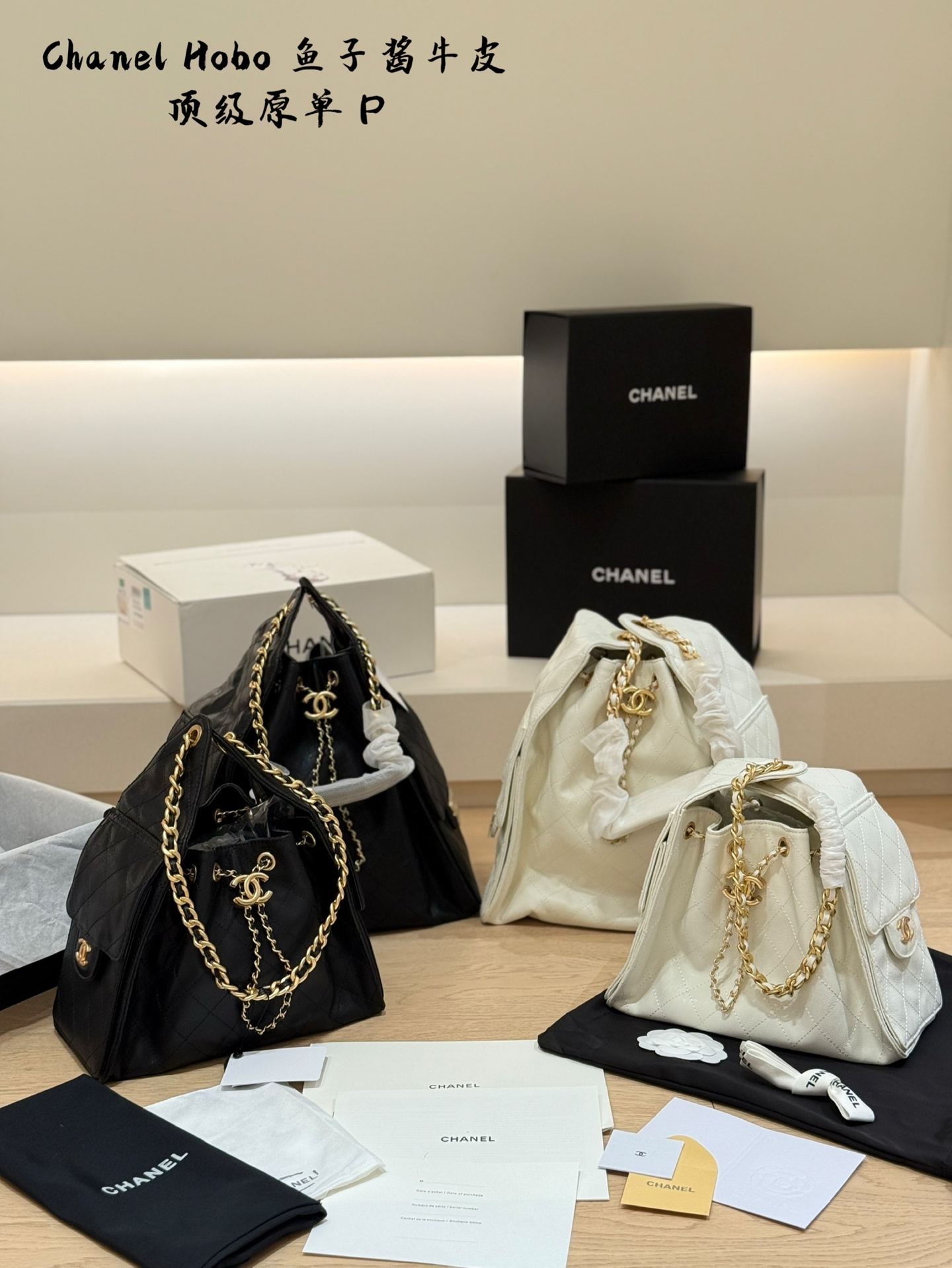 💰320
chanel25a hobo鱼子酱牛皮
25bag劲敌出现! Chanel 顶流将易主25bag?Chanel25ss黑金荔枝纹牛皮25bag中号2
终于拿到25bag的中号啦!!
和小号相比中号除了外观等比放大一圈
内里还新增了一个22bag同款小子袋
金属链条上加了一块19bag同款皮垫
保持美丽的同时实用性和舒适性也拉满啦!!
上身飒的不行!没有一米七也能完美hold住
25cm 30cm配盒子 顶级版本