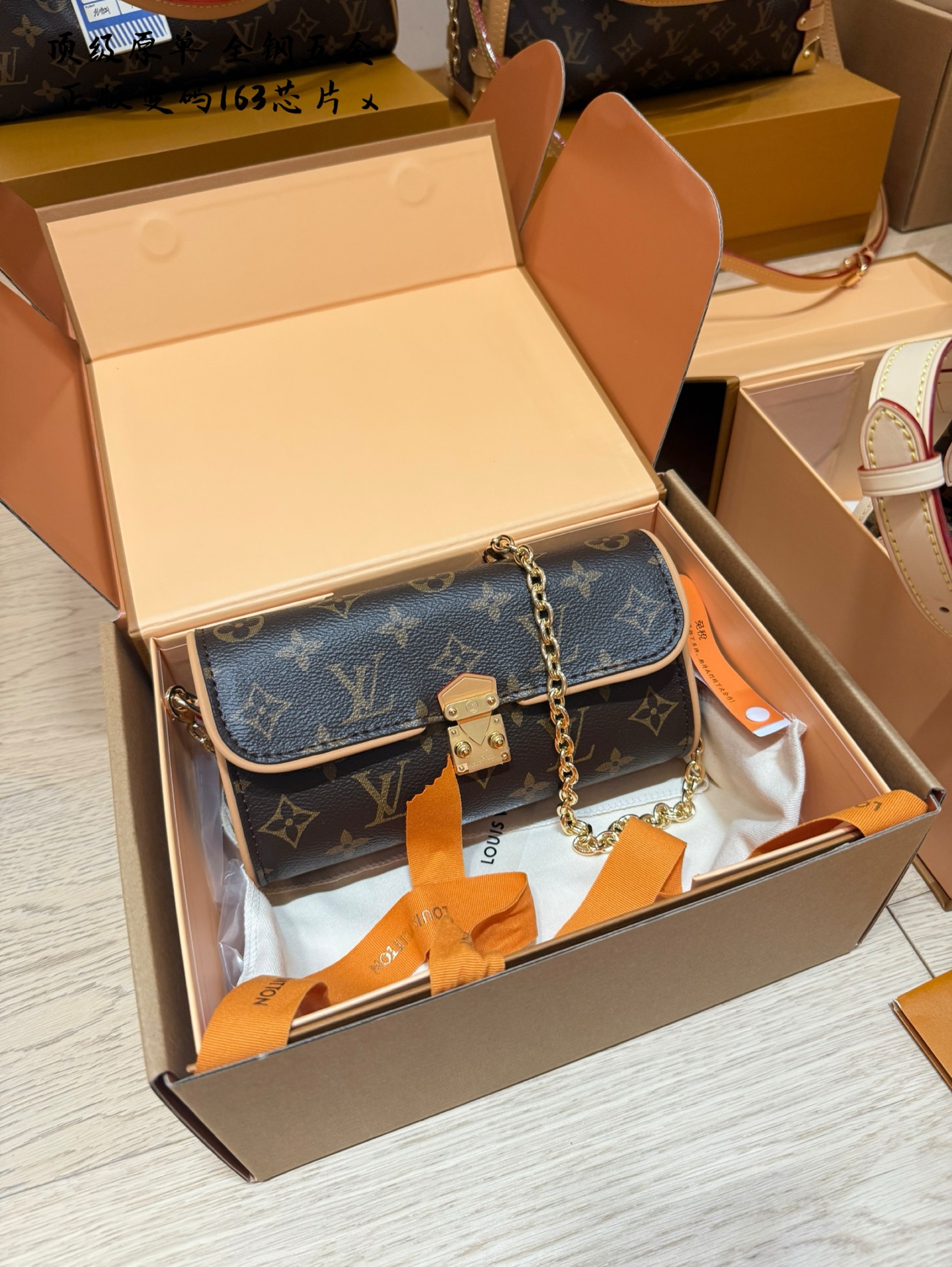 💰260
LV新品来袭2025新款pochette camille
新品长度很长,手机完全可以放下,日常的逛街包老花满印
20cm 双盒包装