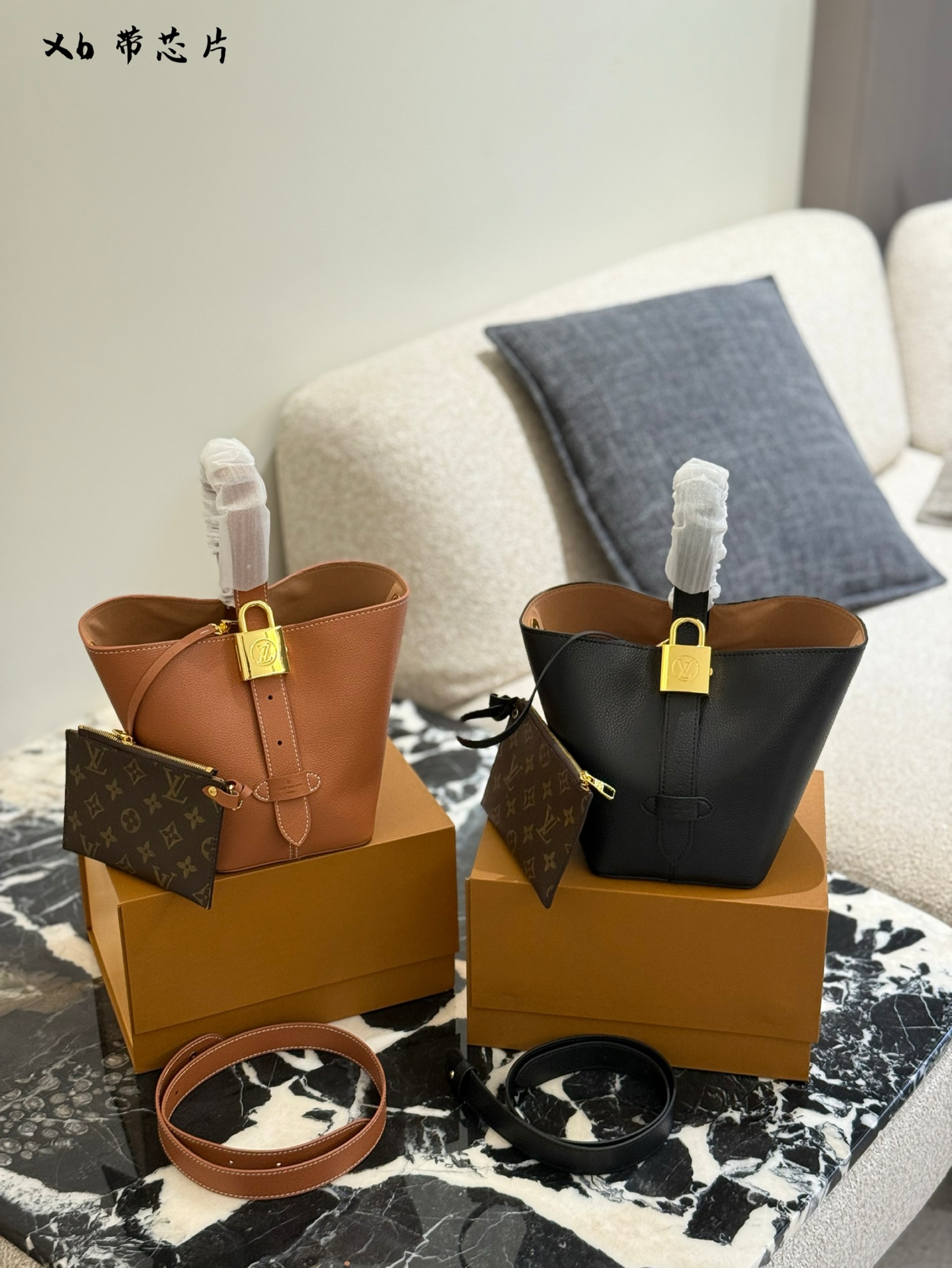 💰365
Iv新款LowKey黑色allinbb

采用粒面牛皮革打造立体包型，耐磨又能装。

做旧金属件+LV挂锁点缀复古质感

可拆卸Monogram口袋增加搭配趣味。

单肩优雅，斜挎随性，通勤约会无缝切换，小众

不撞款!