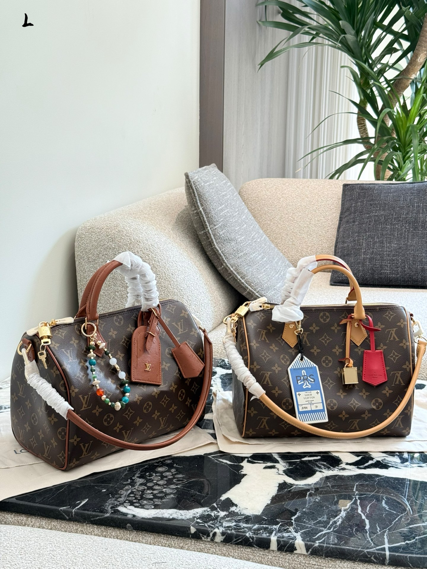 💰300
#Louis Vuitton · Speedy Soft 30#
松弛感拉满👜全新款顺应了大火的“挂件风潮”，包身饰品均可拆卸，男女同款，容量超大，完美装下日常出行所需 配盒