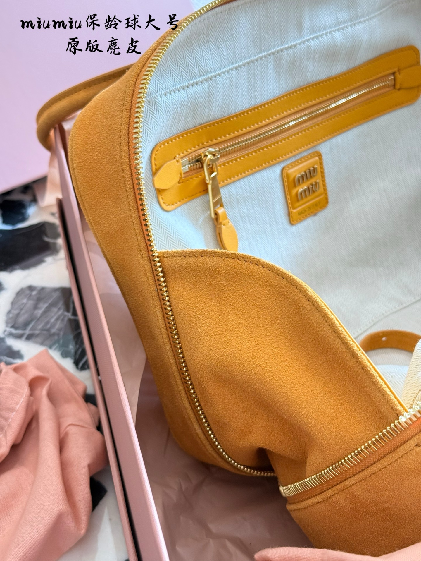 Miu Miu Bolos Bowling de Gamuza, Otoño/Invierno 2025, 35cm, Para Mujer 10 i1759478857019 854 0 8