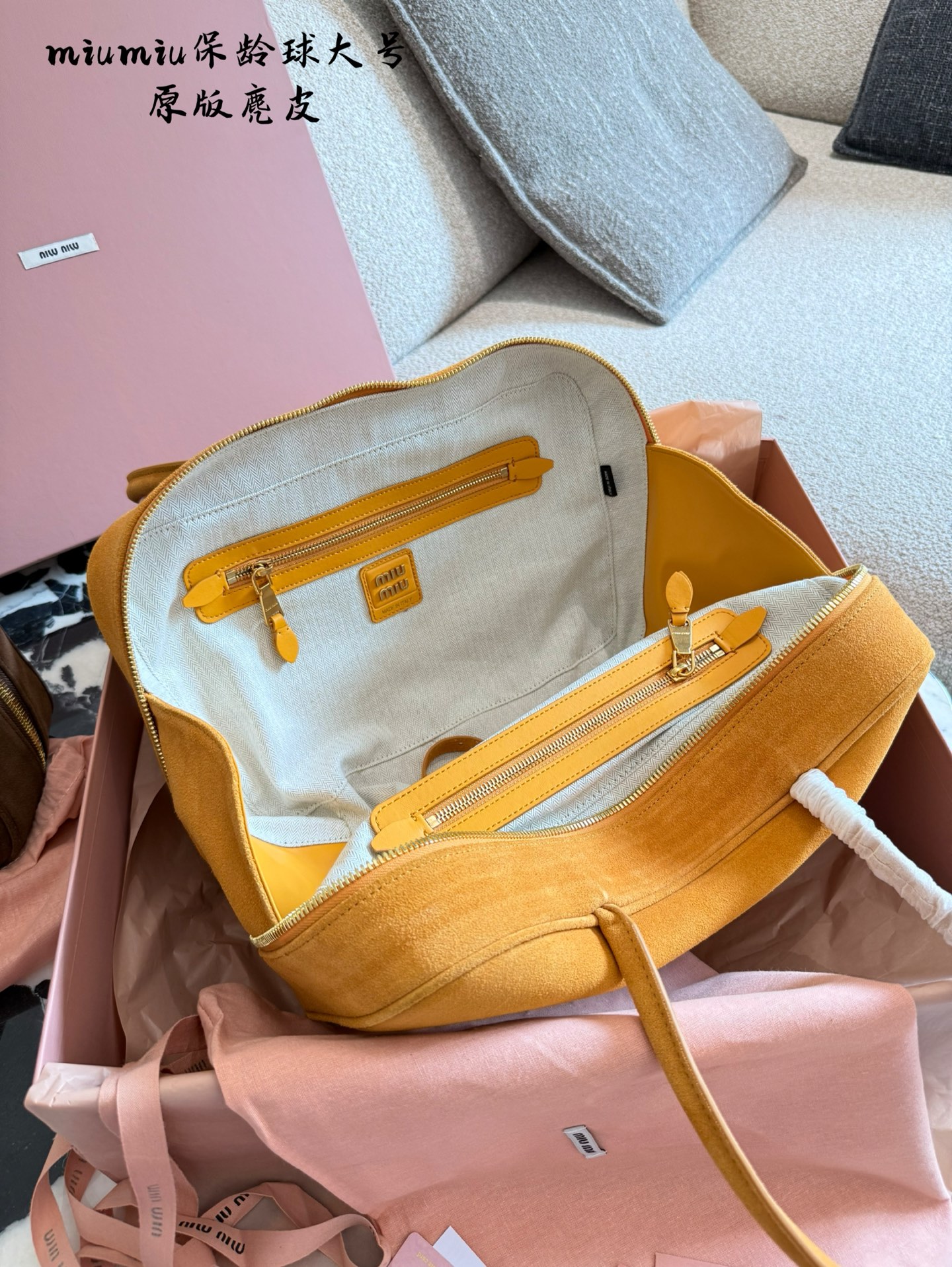 Miu Miu Bolos Bowling de Gamuza, Otoño/Invierno 2025, 35cm, Para Mujer 9 i1759478857031 1044 0 7